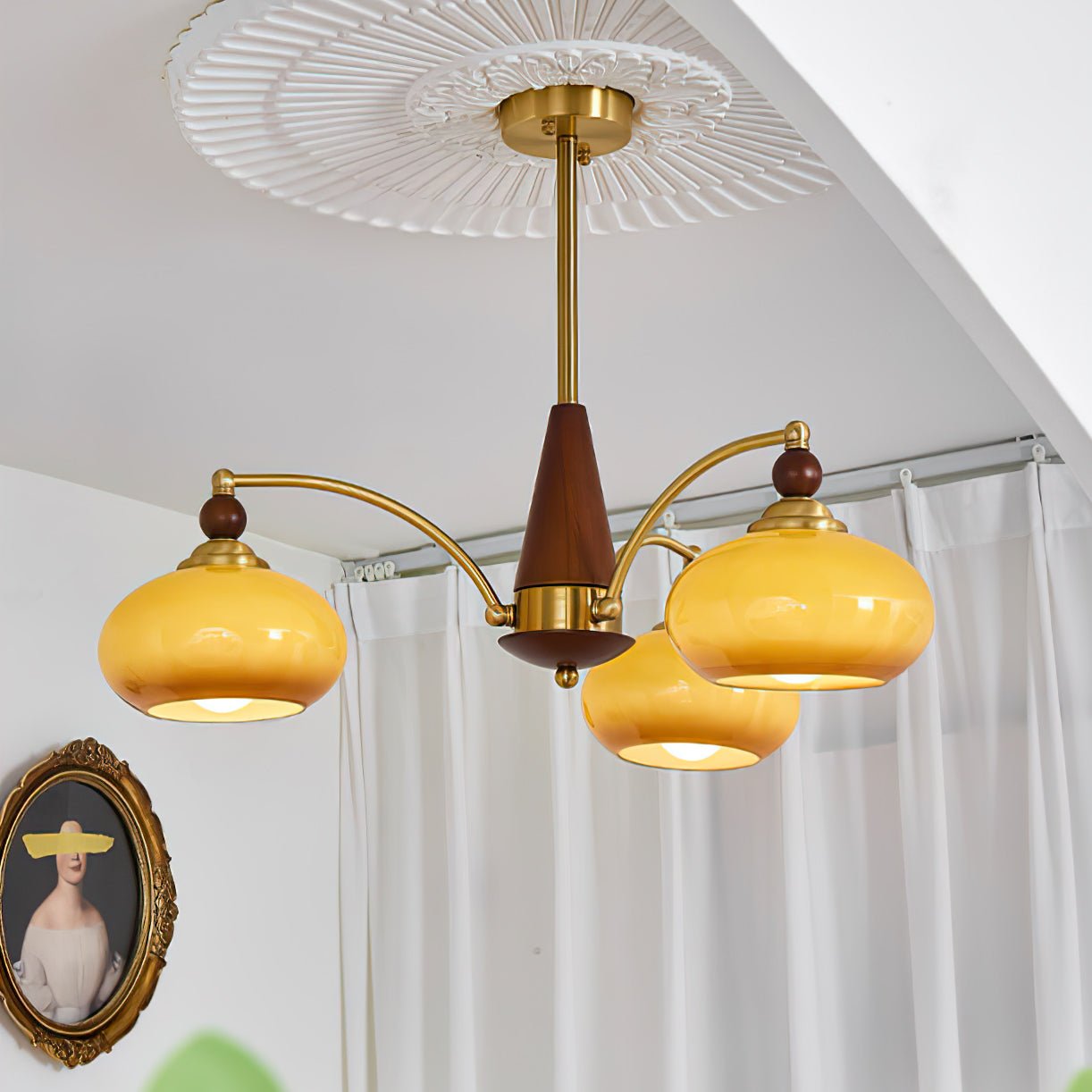 Vevely Pendant Lamp Retro Yellow Glass Brass-Neutral Decor