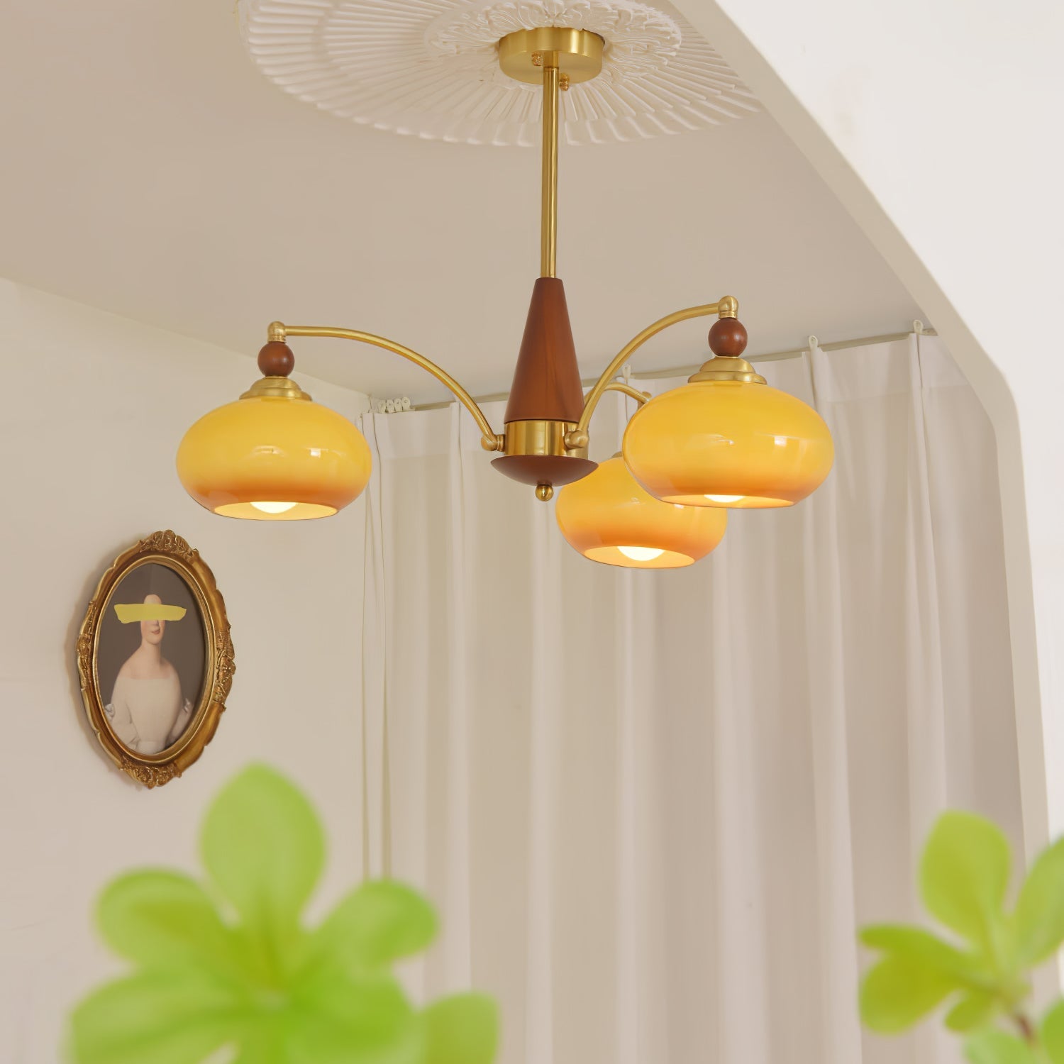 Vevely Pendant Lamp Retro Yellow Glass Brass-Neutral Decor