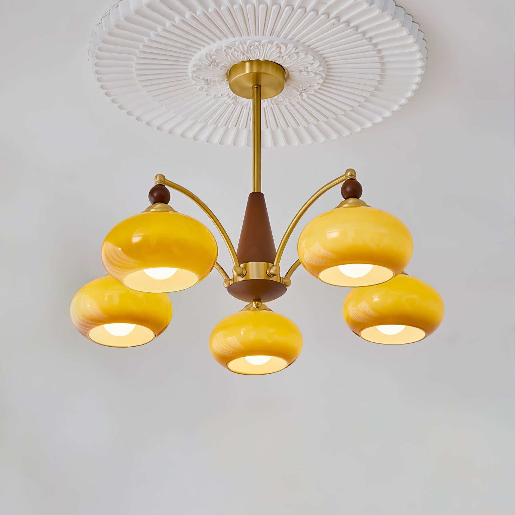 Vevely Pendant Lamp Retro Yellow Glass Brass-Neutral Decor