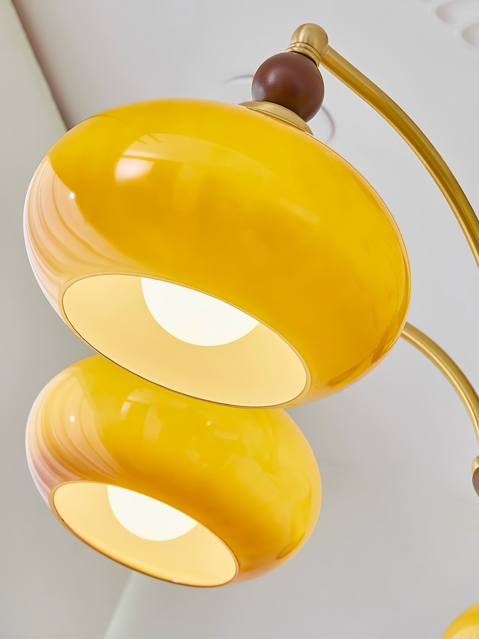 Vevely Pendant Lamp Retro Yellow Glass Brass-Neutral Decor