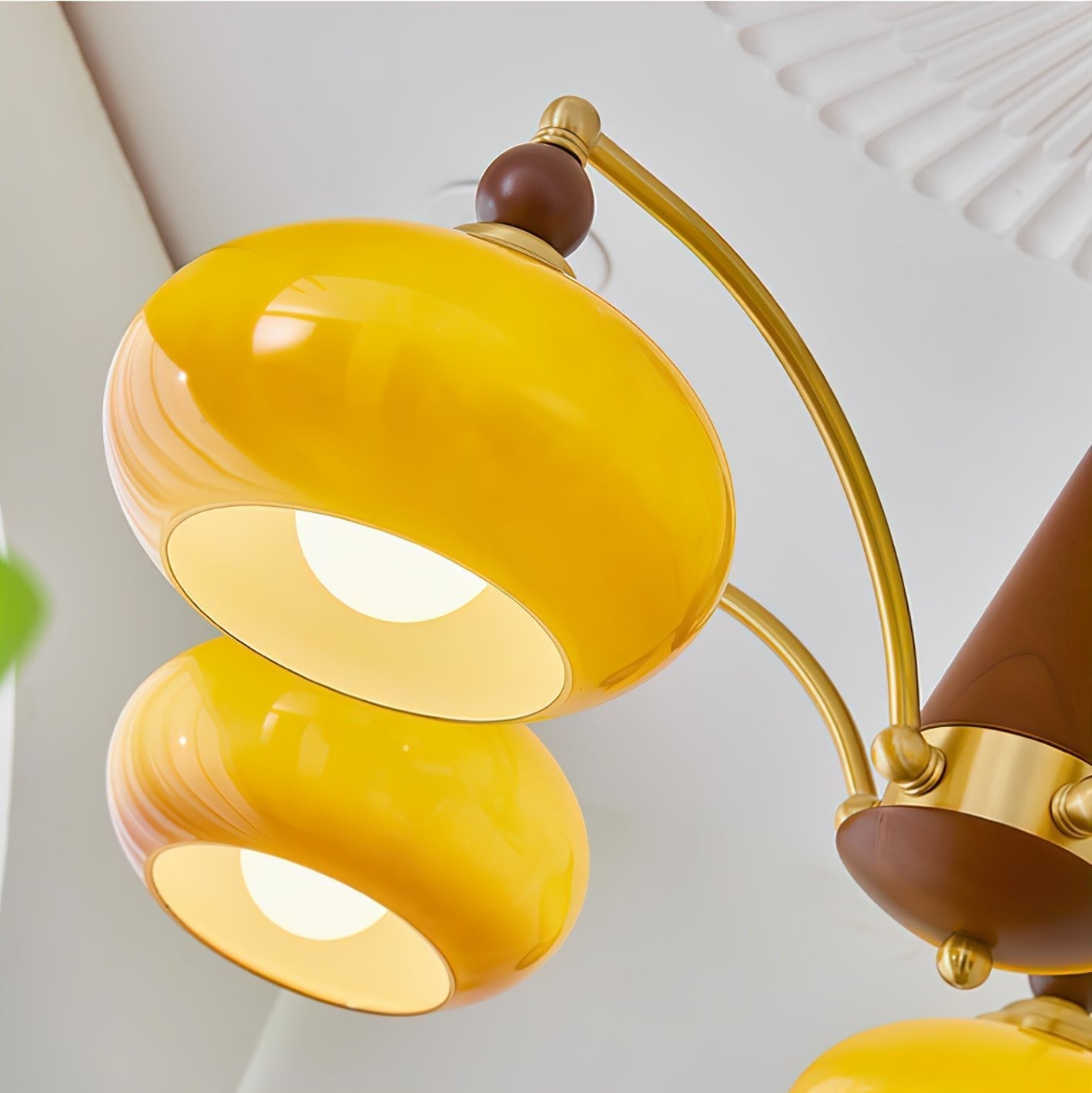 Vevely Pendant Lamp Retro Yellow Glass Brass-Neutral Decor