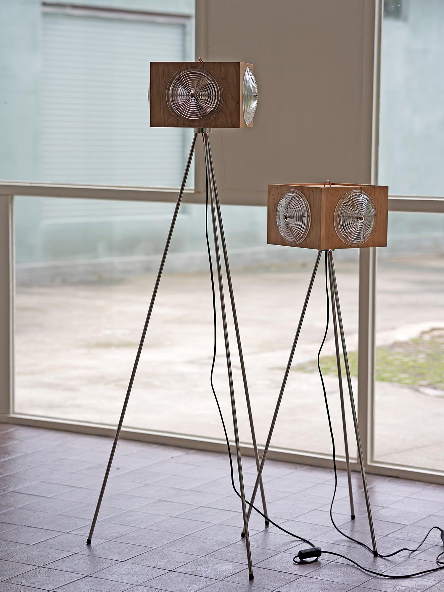 Vesoren Tripod Wood Floor Lamp-Neutral Decor