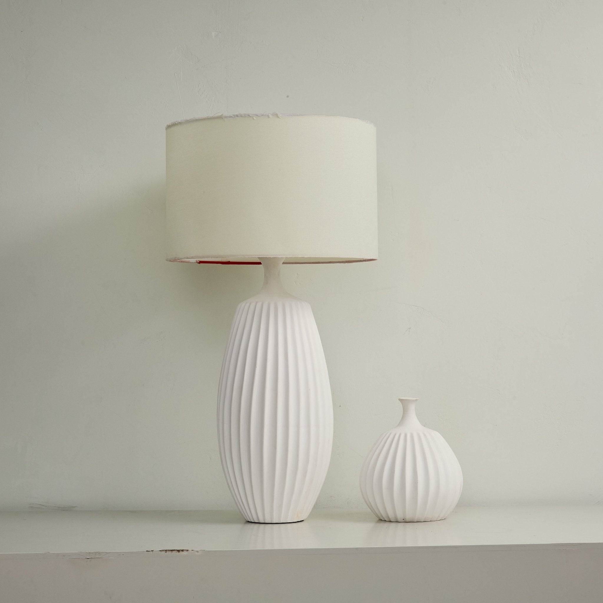Ribbed Ceramic Table Lamp-Neutral Decor