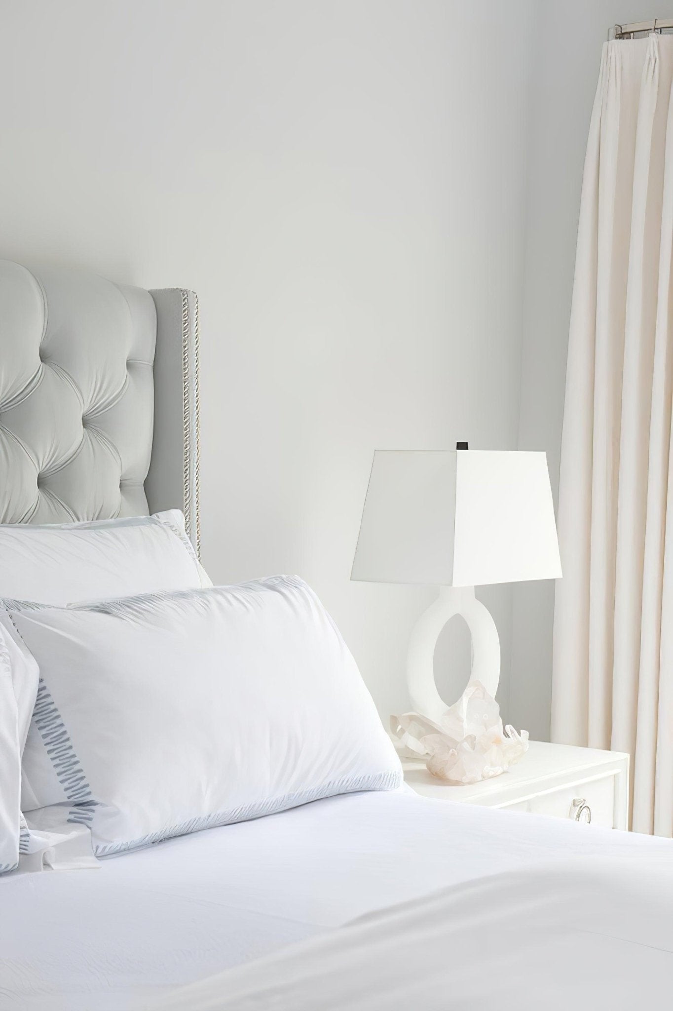 Vantor Fabric Minimalist Table Lamp-Neutral Decor