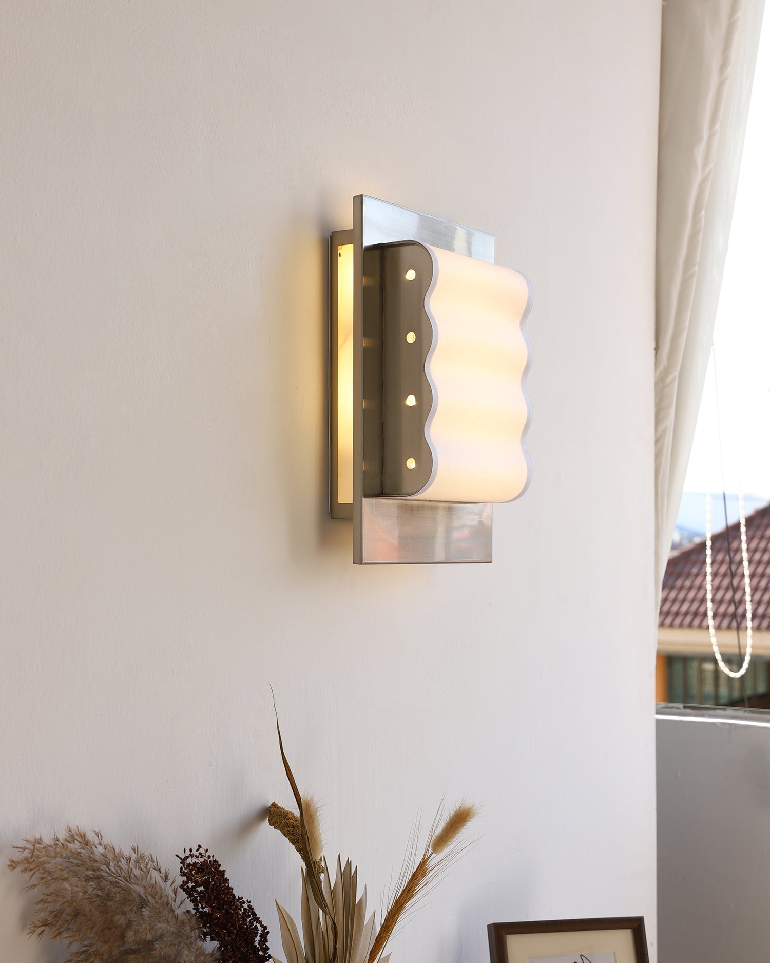 Avelin Wall Lamp
