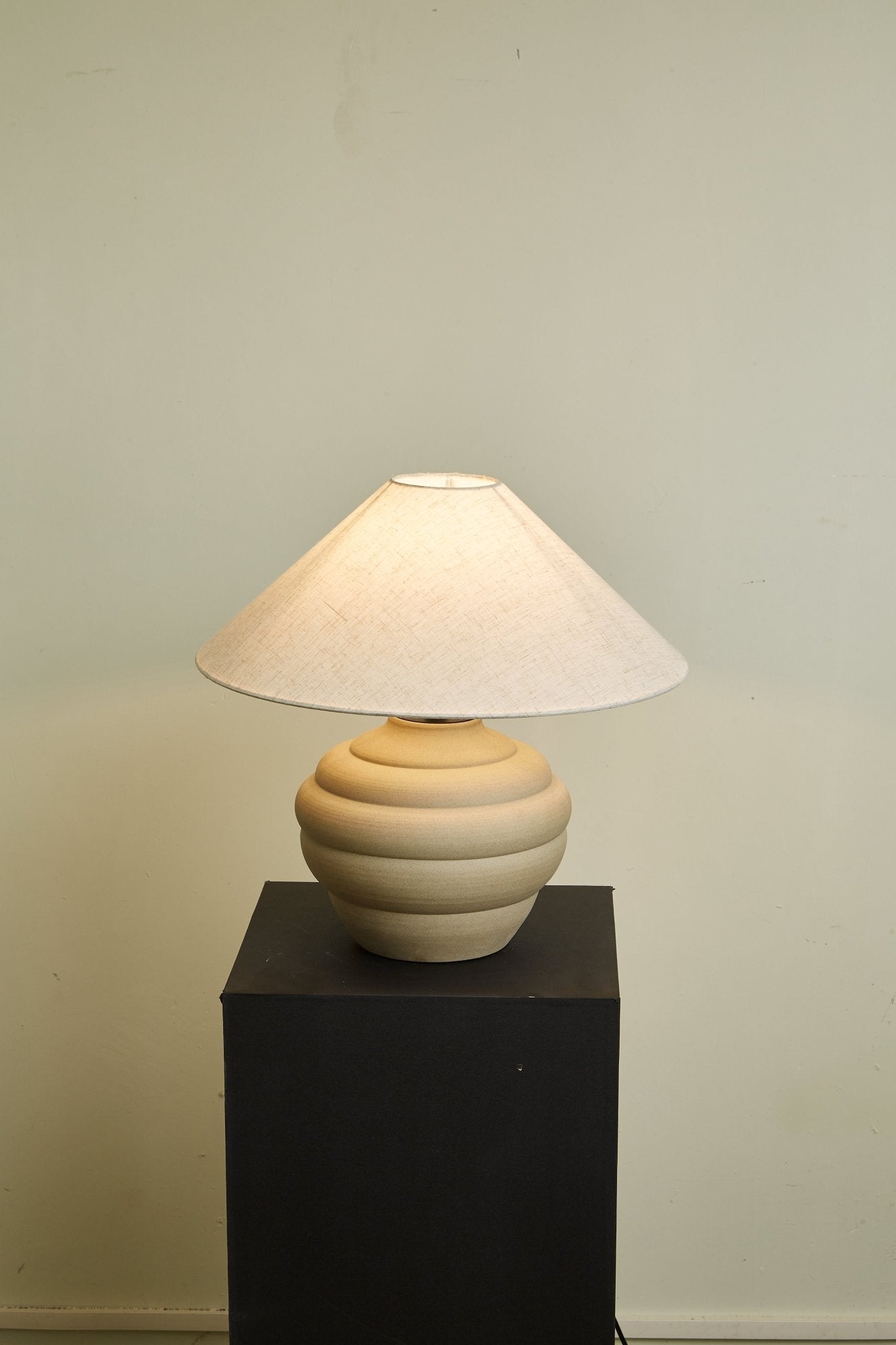 Sereno Ripple Clay Table Lamp-Neutral Decor
