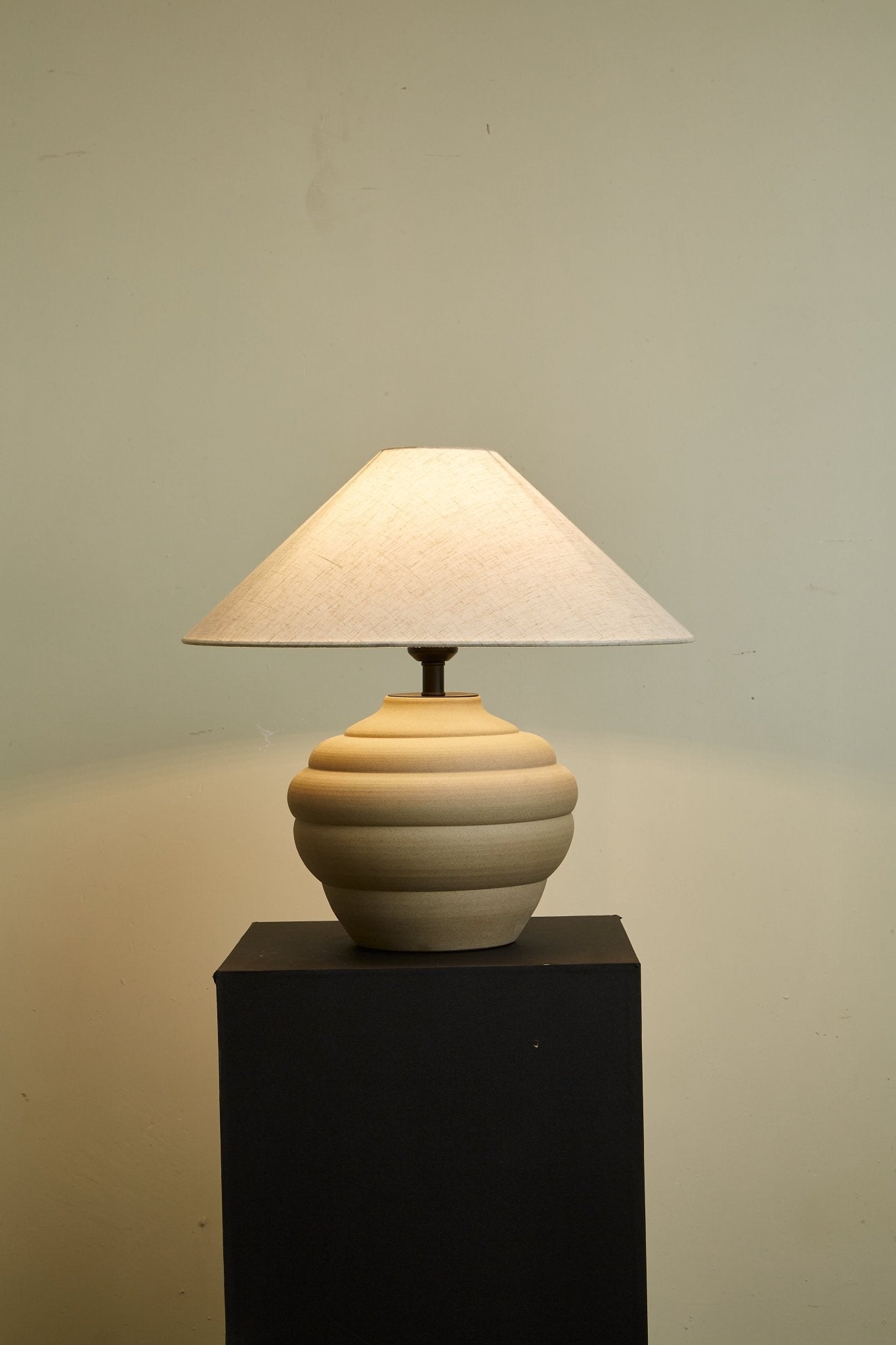Sereno Ripple Clay Table Lamp-Neutral Decor