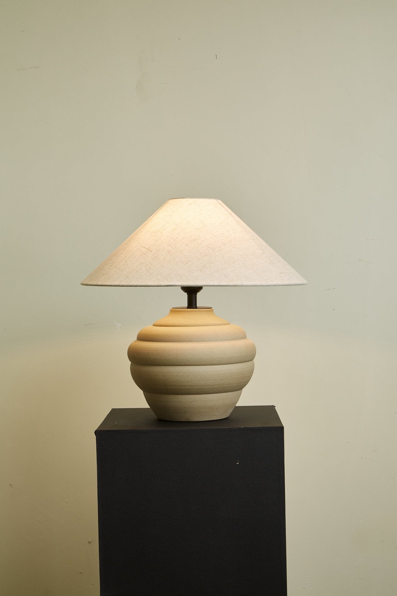 Sereno Ripple Clay Table Lamp-Neutral Decor