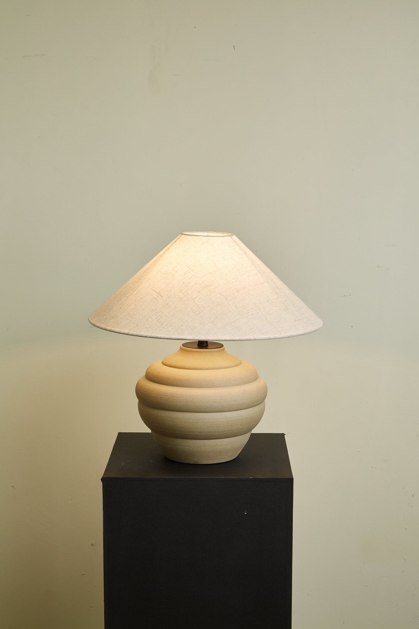 Sereno Ripple Clay Table Lamp-Neutral Decor
