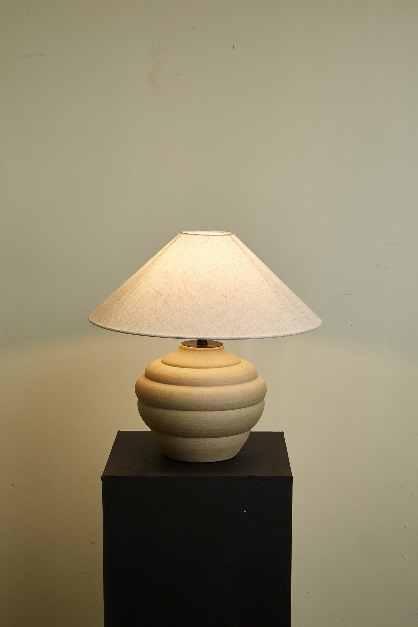 Sereno Ripple Clay Table Lamp-Neutral Decor