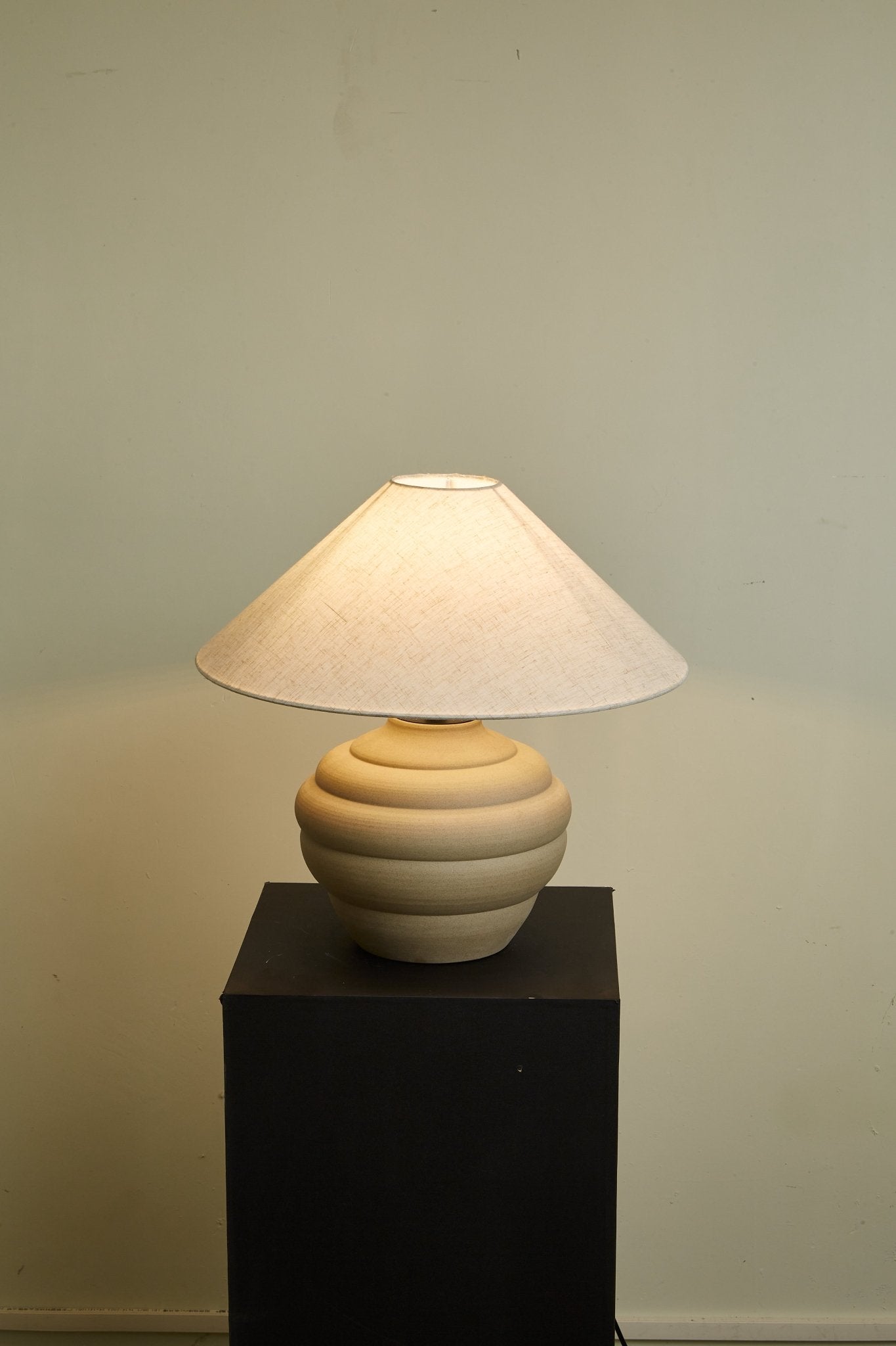 Sereno Ripple Clay Table Lamp-Neutral Decor