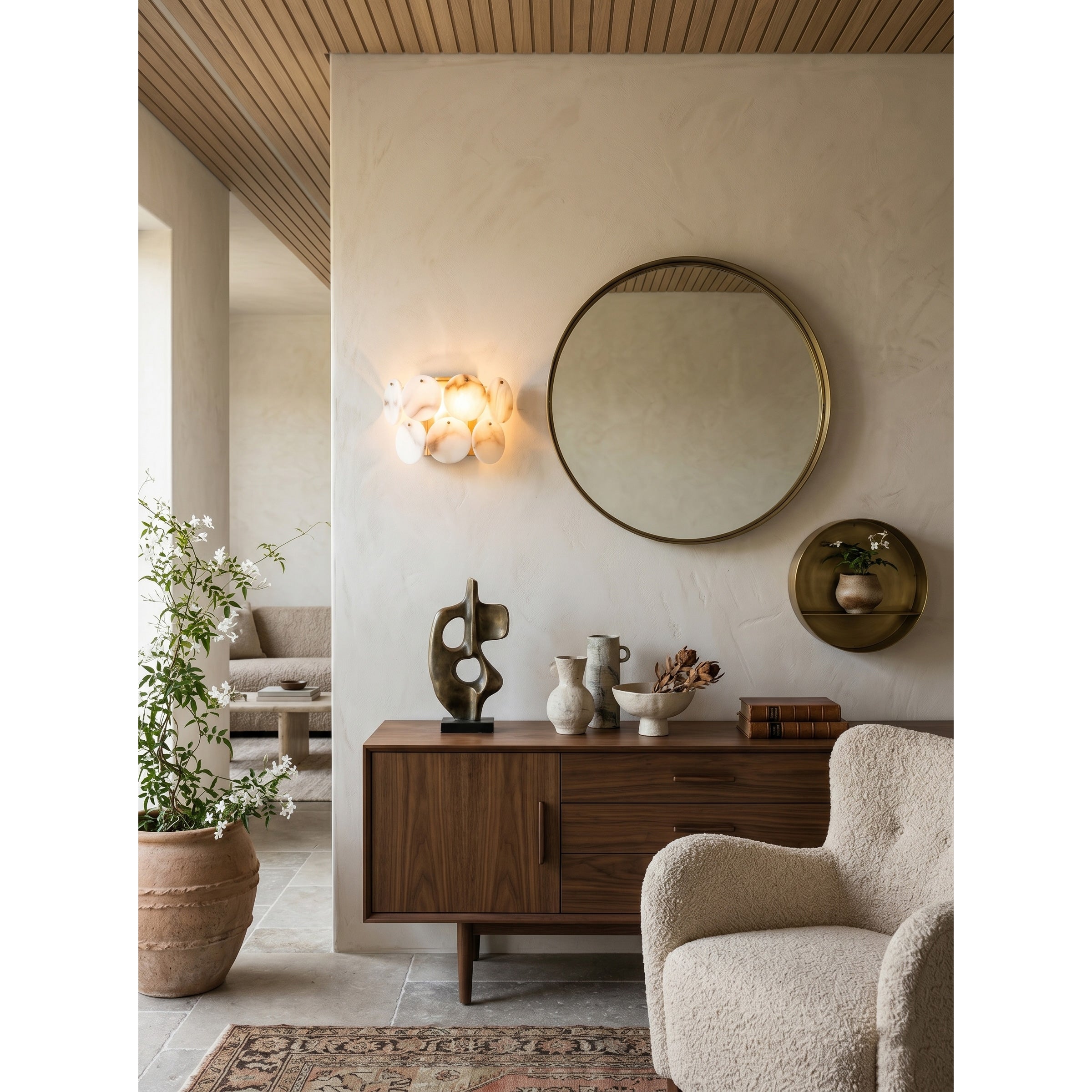 Side view of the Riviera Alabaster Wall Lamp.