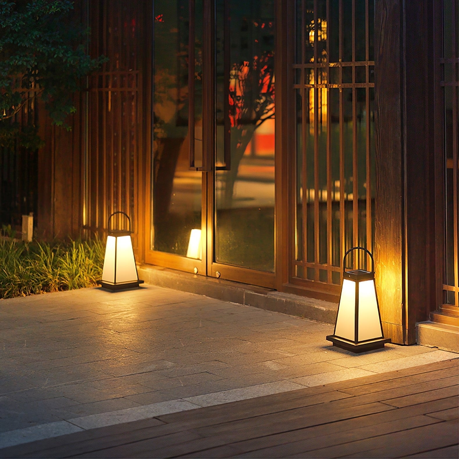 Roam Lantern Solar Outdoor Lamp-Neutral Decor