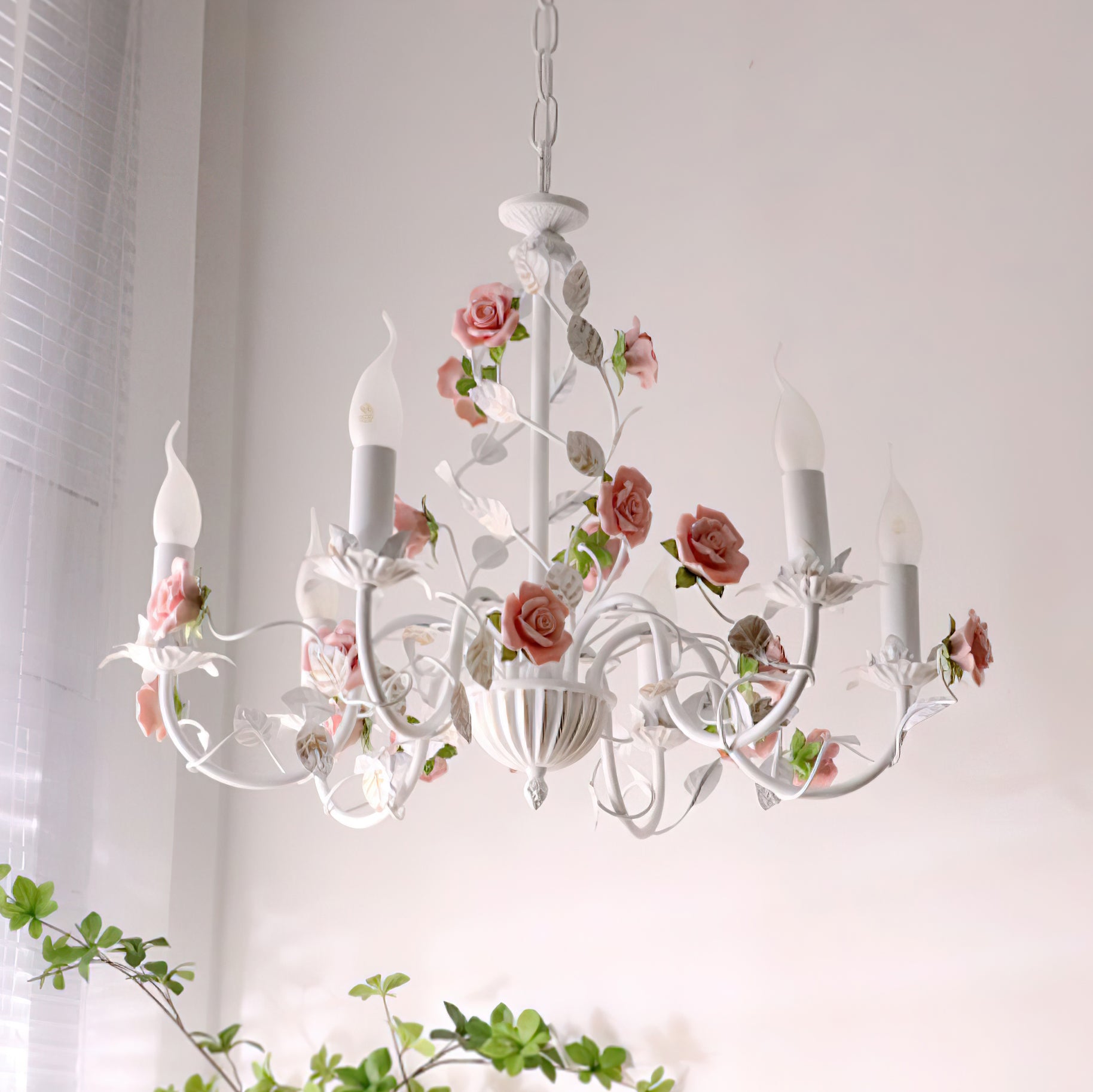Lysa Vintage White Chandelier-Neutral Decor