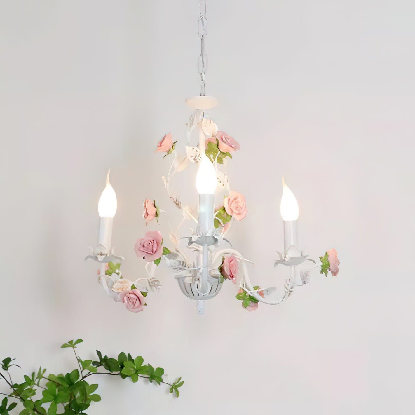 Lysa Vintage White Chandelier-Neutral Decor