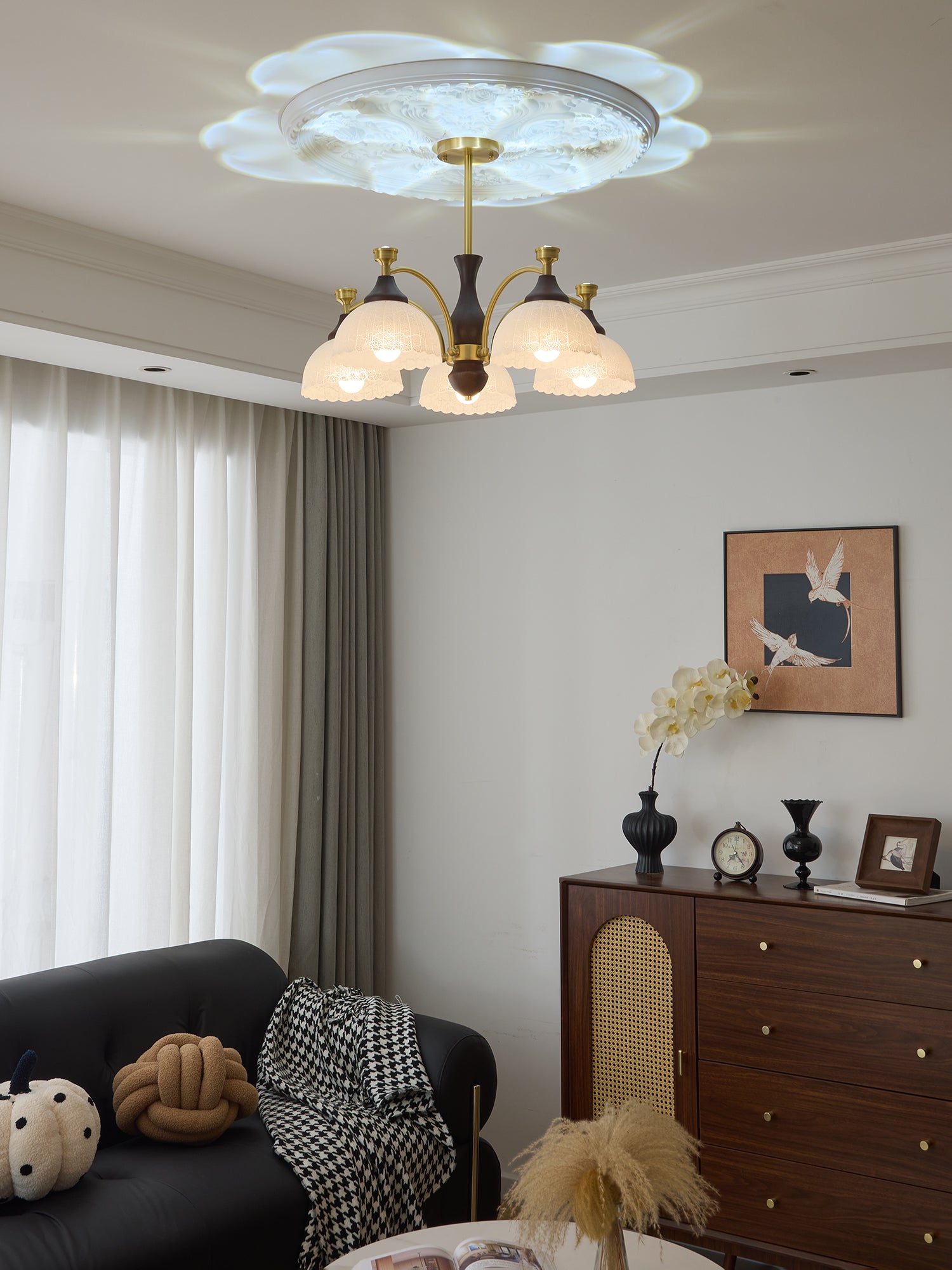 Avvynila Traditional Elegance Vintage Brass Wood Chandelier-Neutral Decor