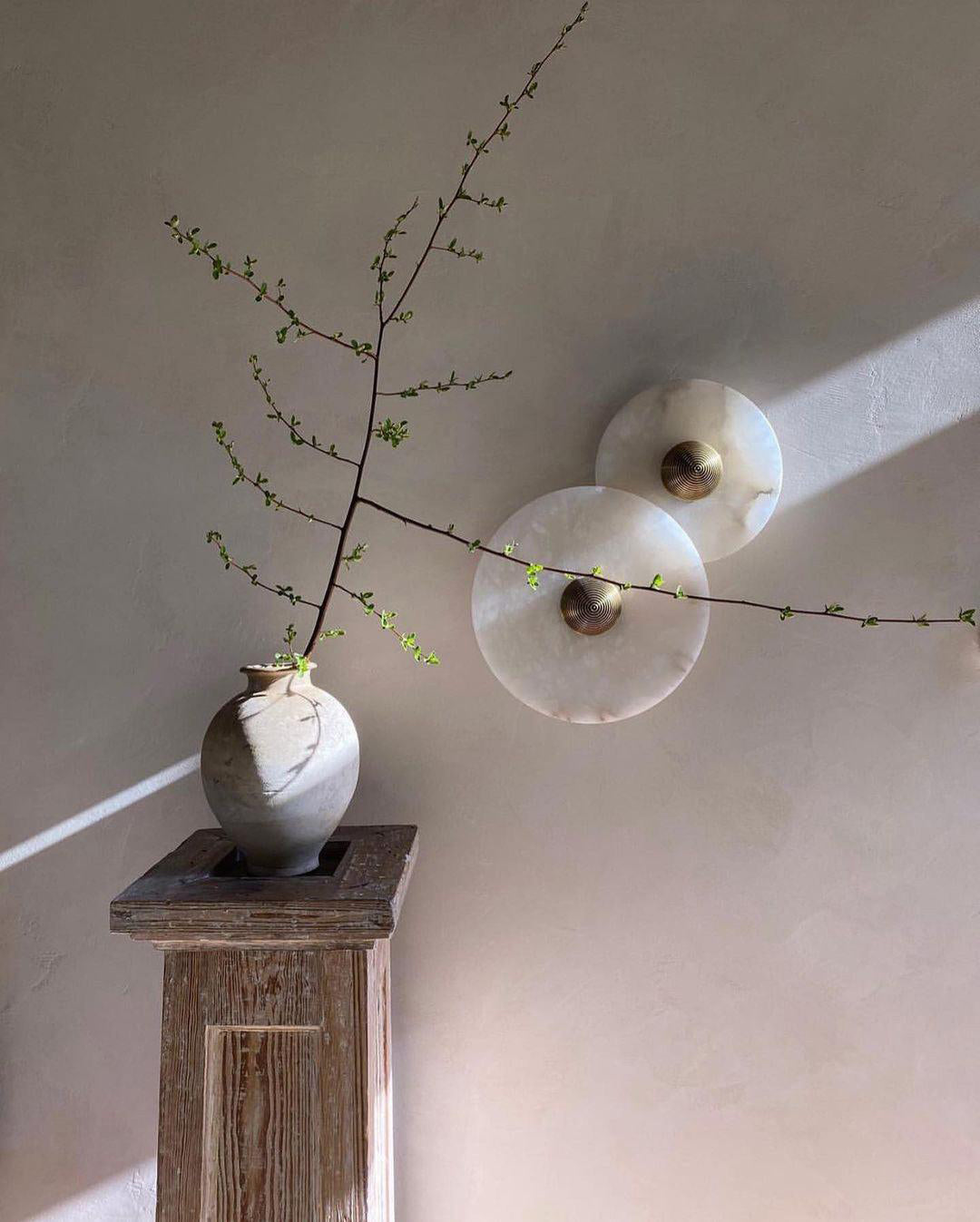 Apollo Round Alabaster Wall Lamp-Neutral Decor