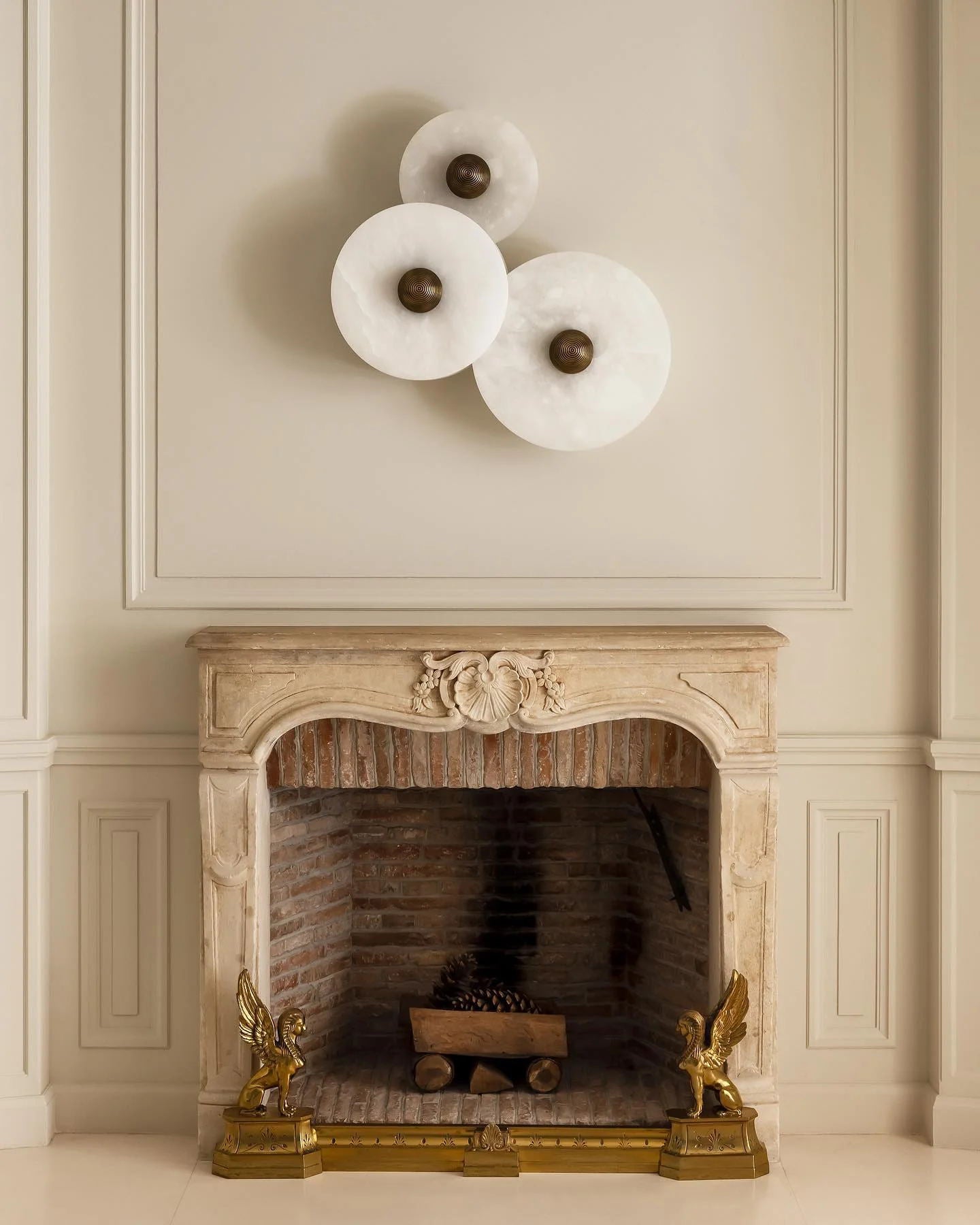 Apollo Round Alabaster Wall Lamp-Neutral Decor