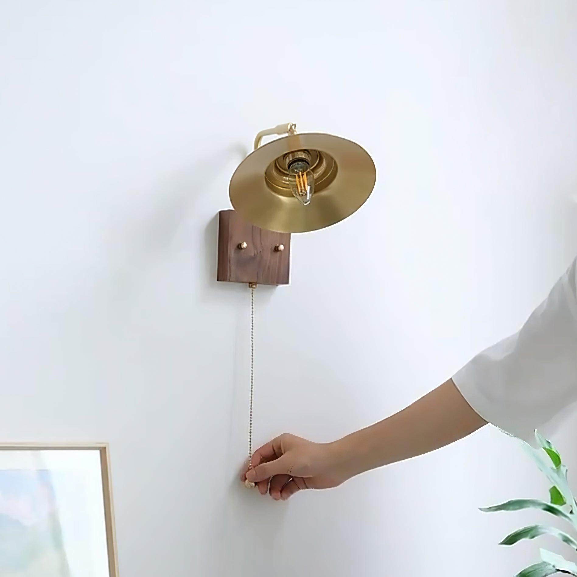 Synia Wall Lamp