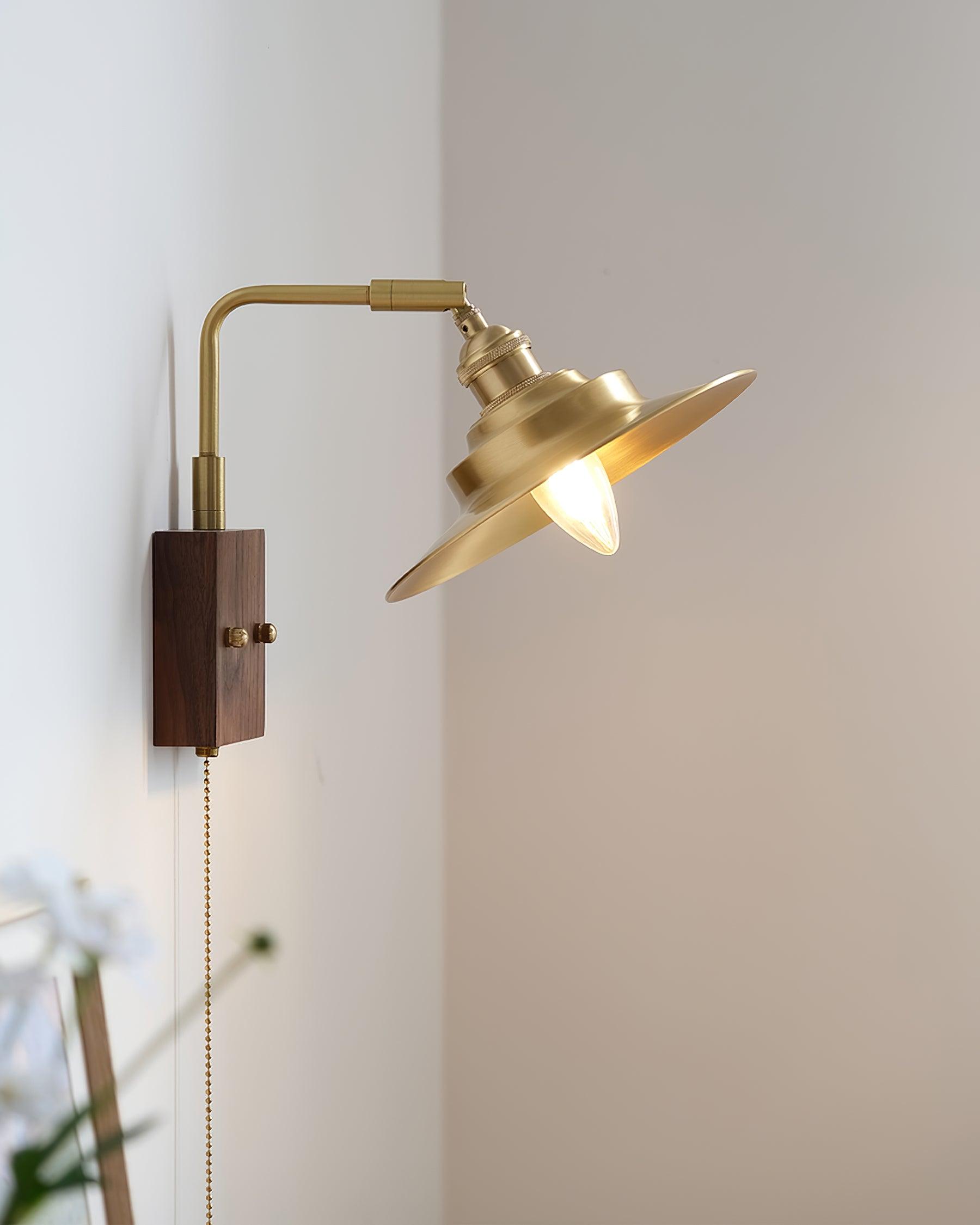 Synia Wall Lamp