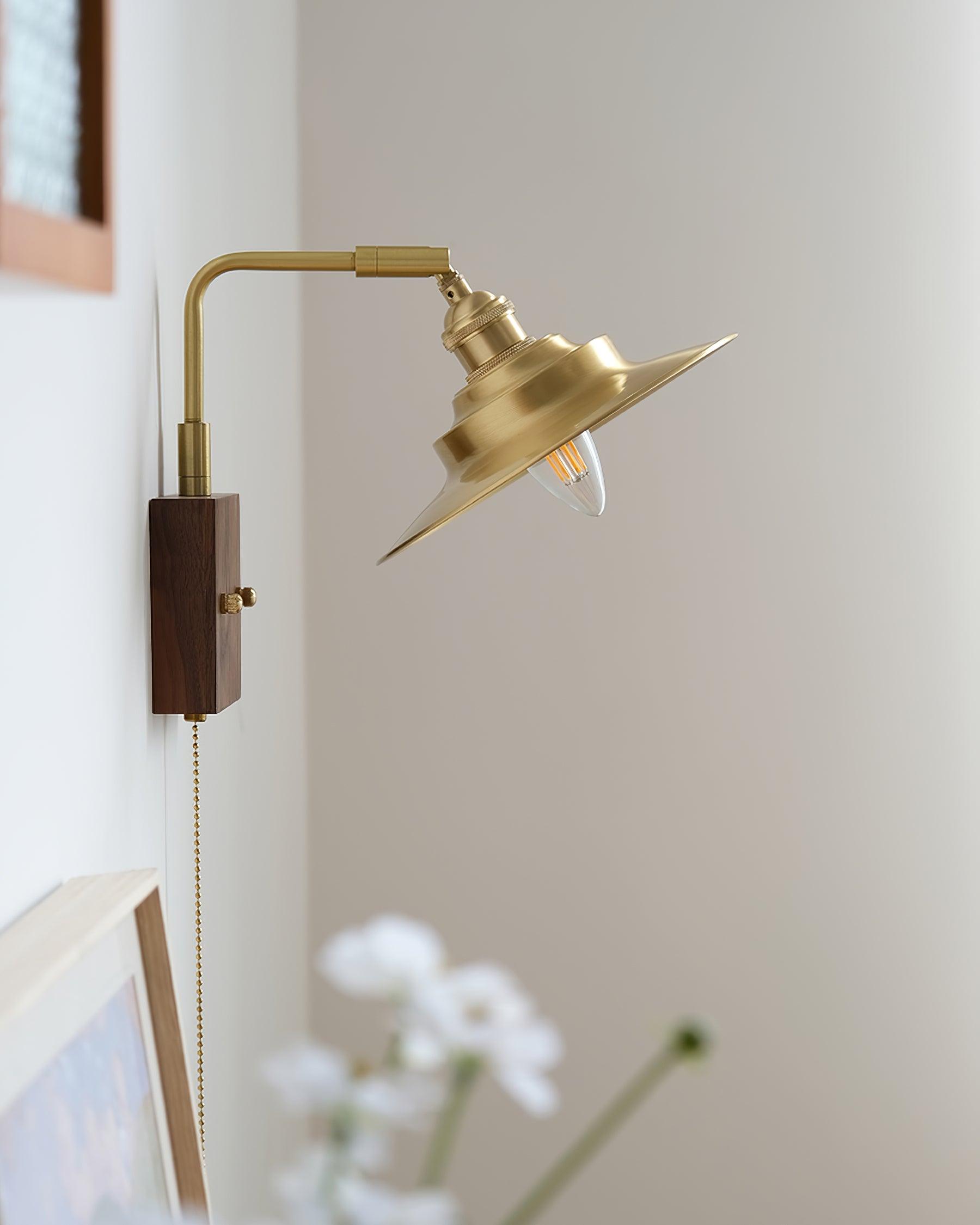 Synia Wall Lamp