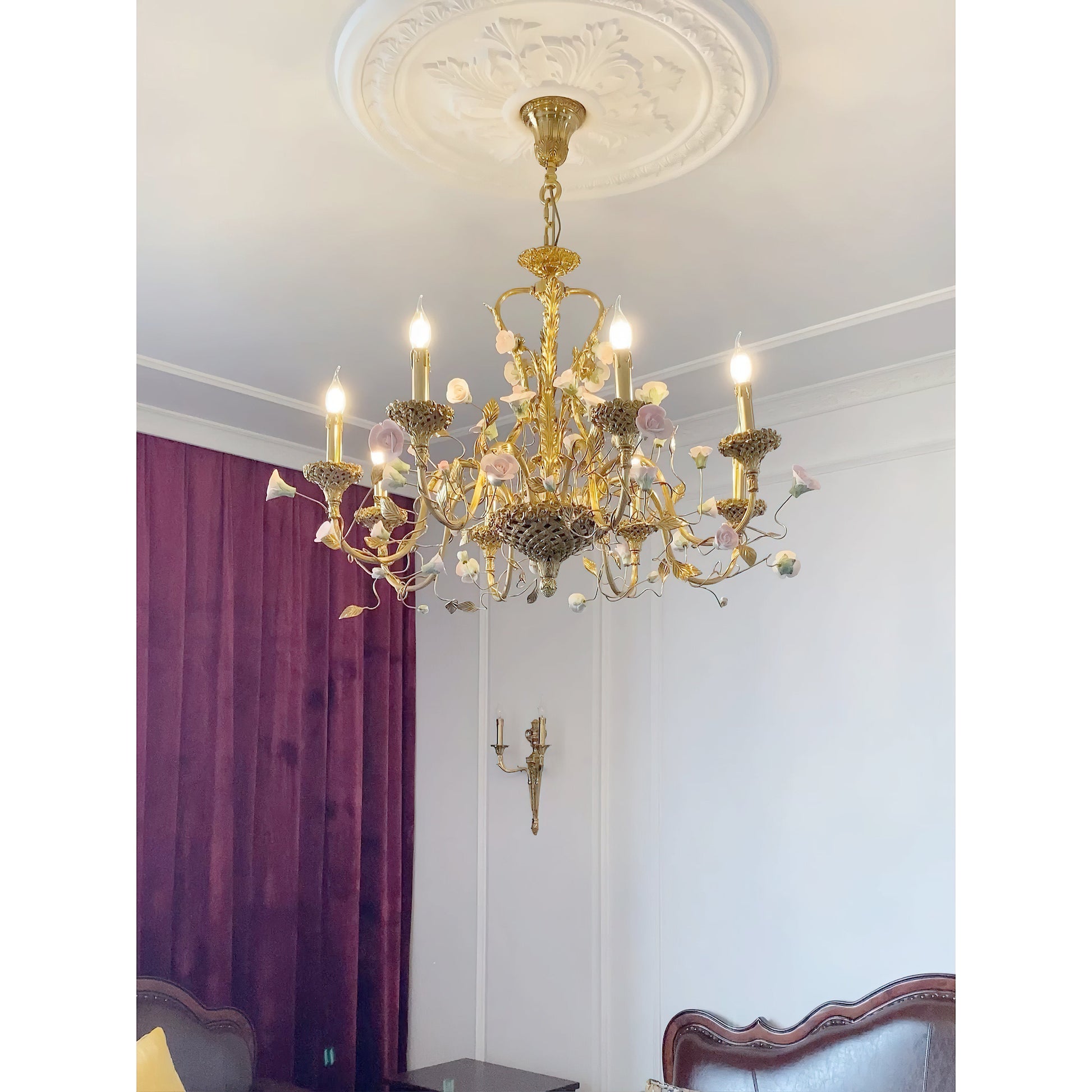 Side profile of the 6-light chandelier showing its height and width.