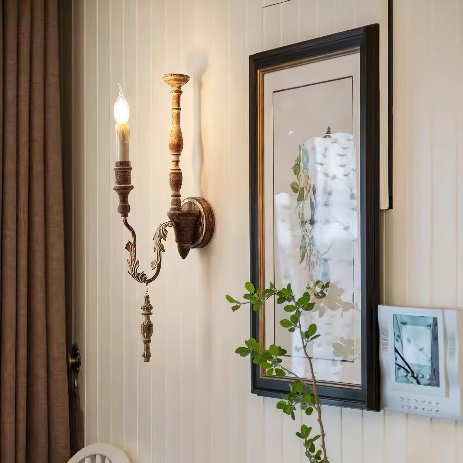 Ivelor Wall Lamp