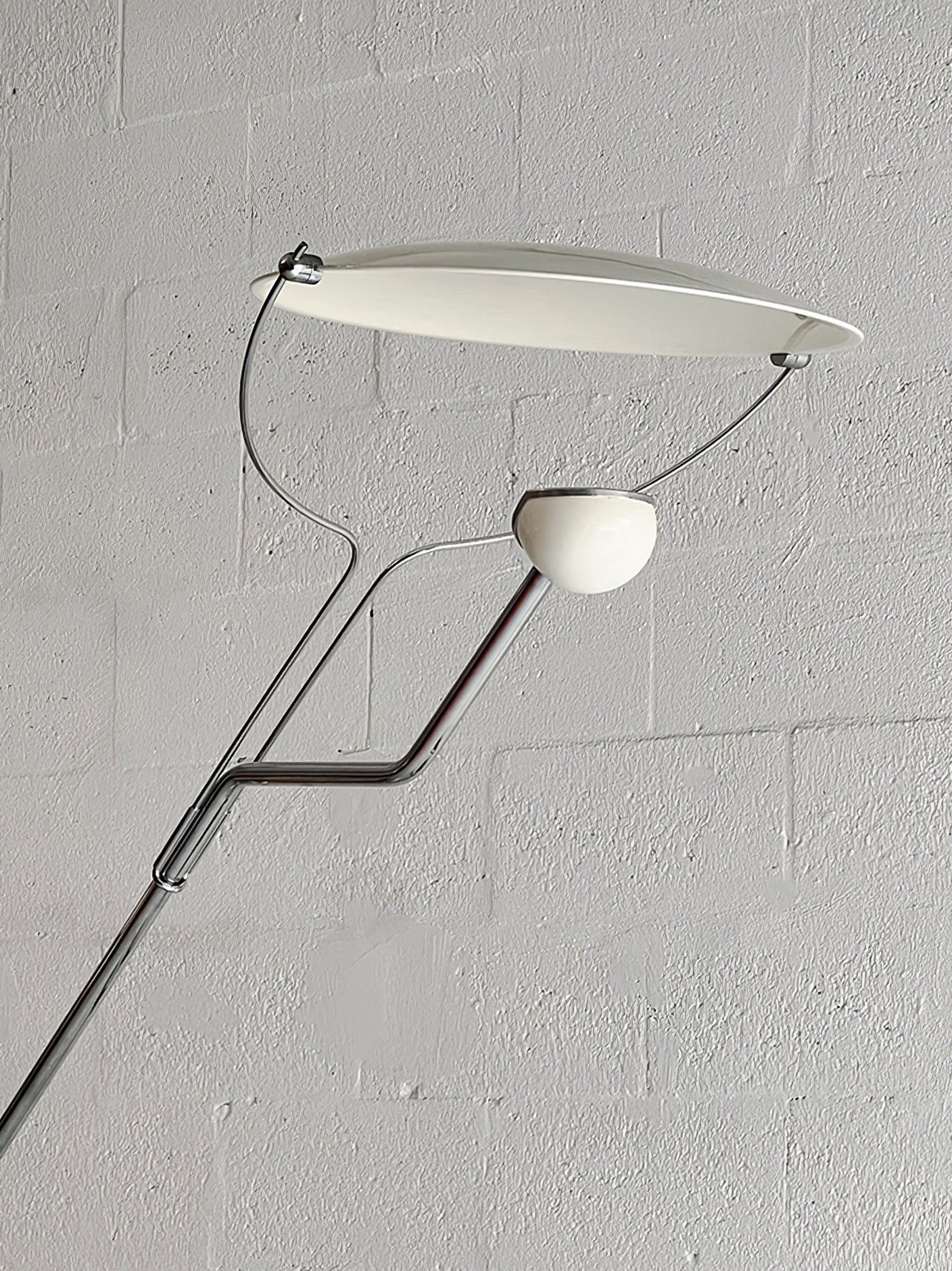 Olvenel Sculptural Chrome Marble Floor Lamp-Neutral Decor