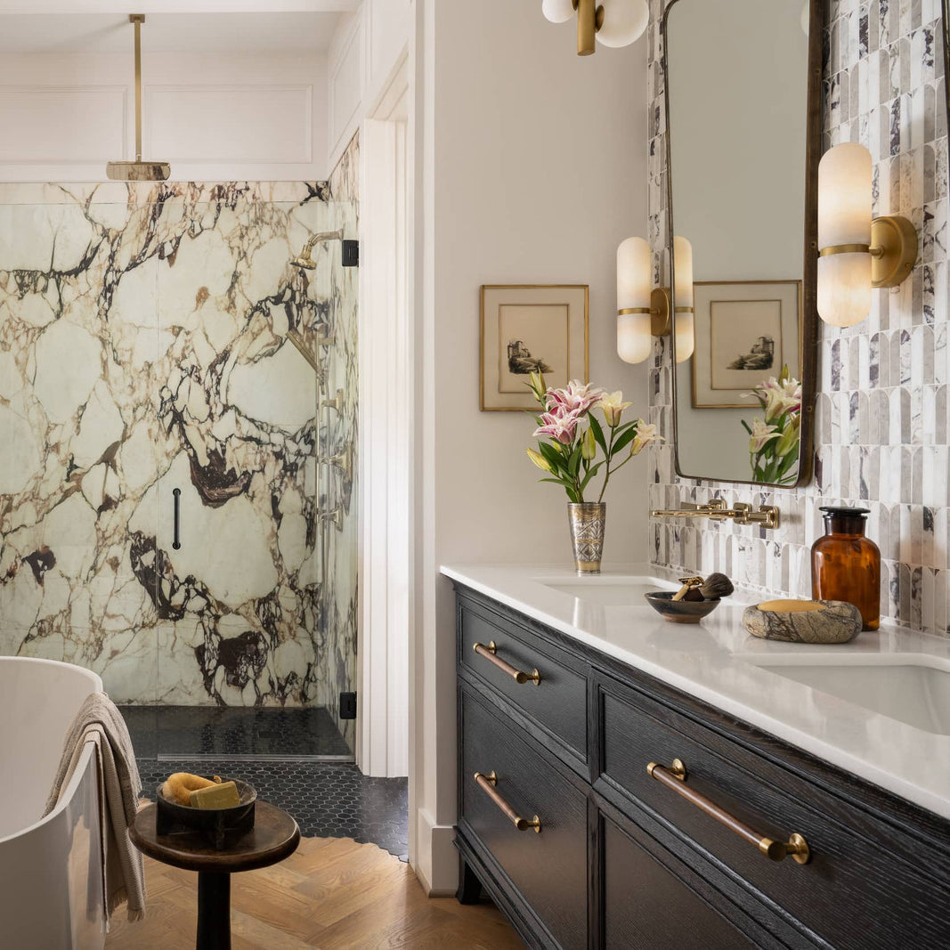 Salon Alabaster Wall Lamp with a white finish.