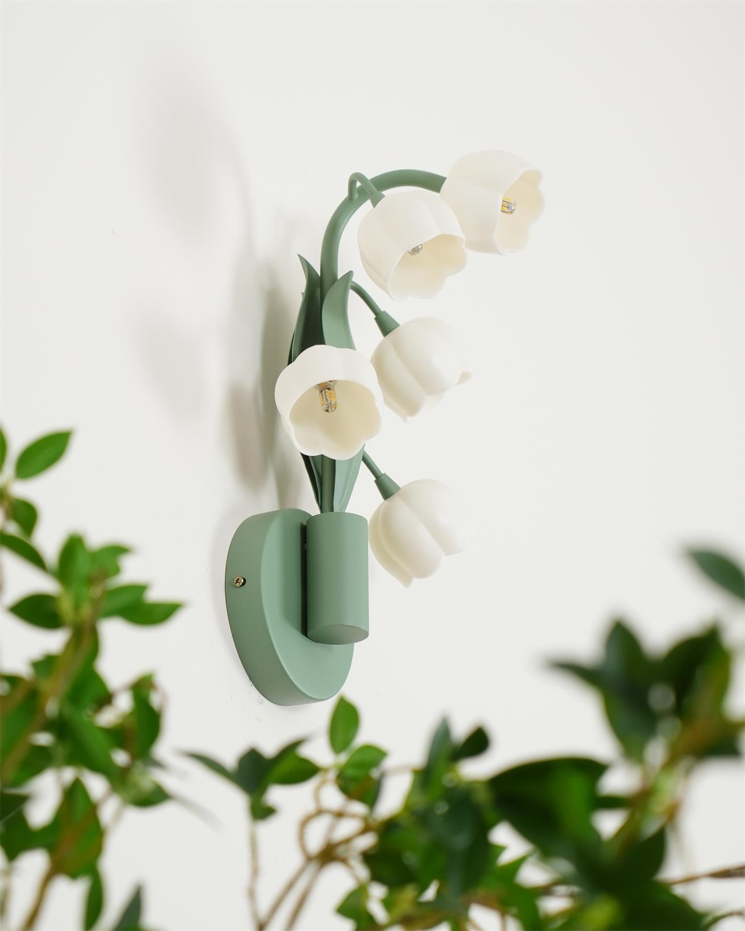 Lily Wall Lamp