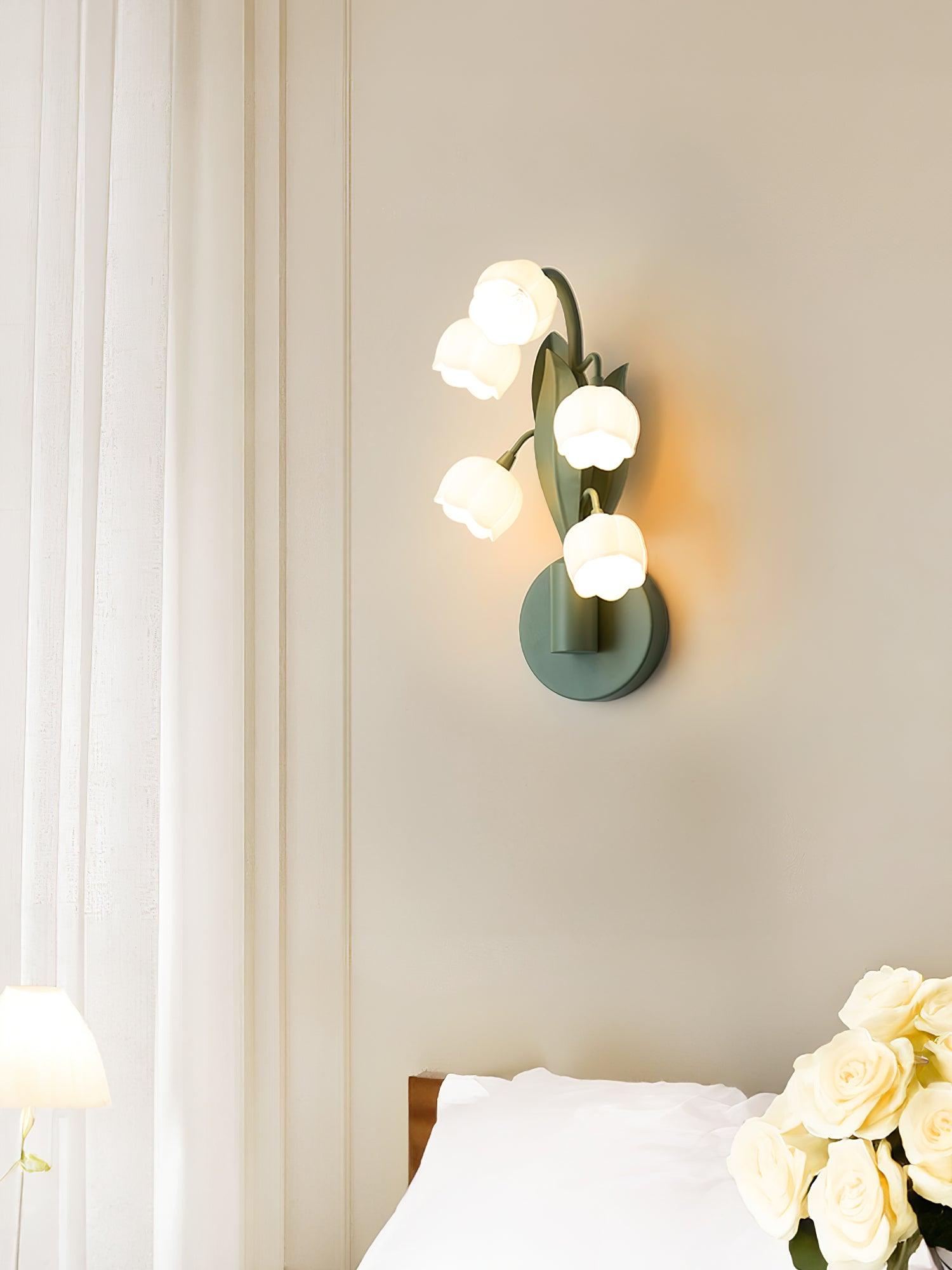 Lily Wall Lamp