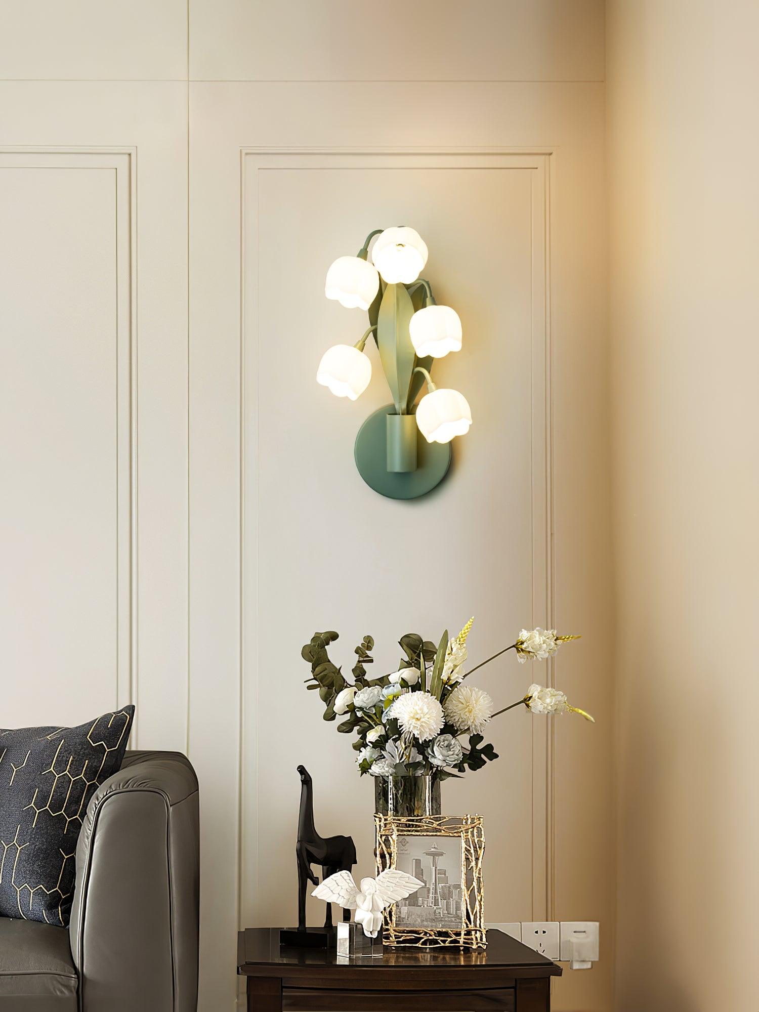 Lily Wall Lamp