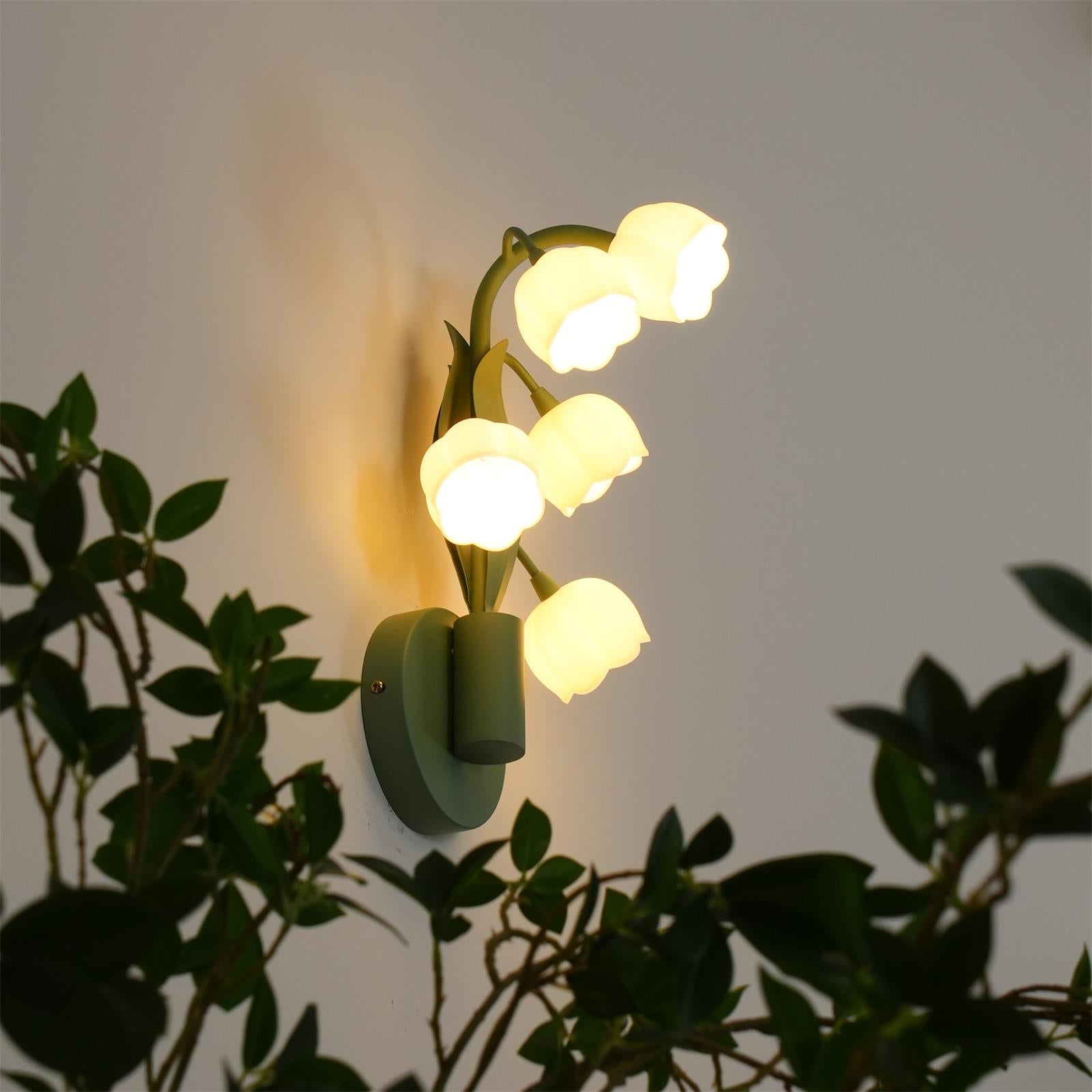 Lily Wall Lamp