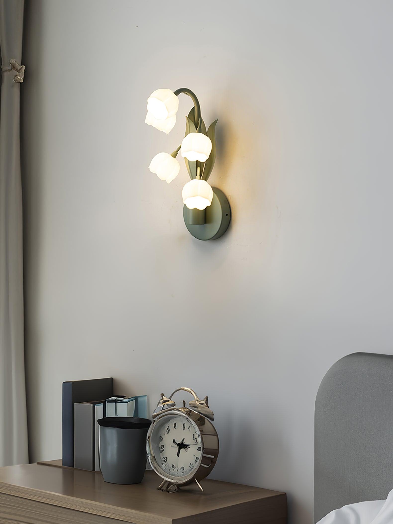 Lily Wall Lamp