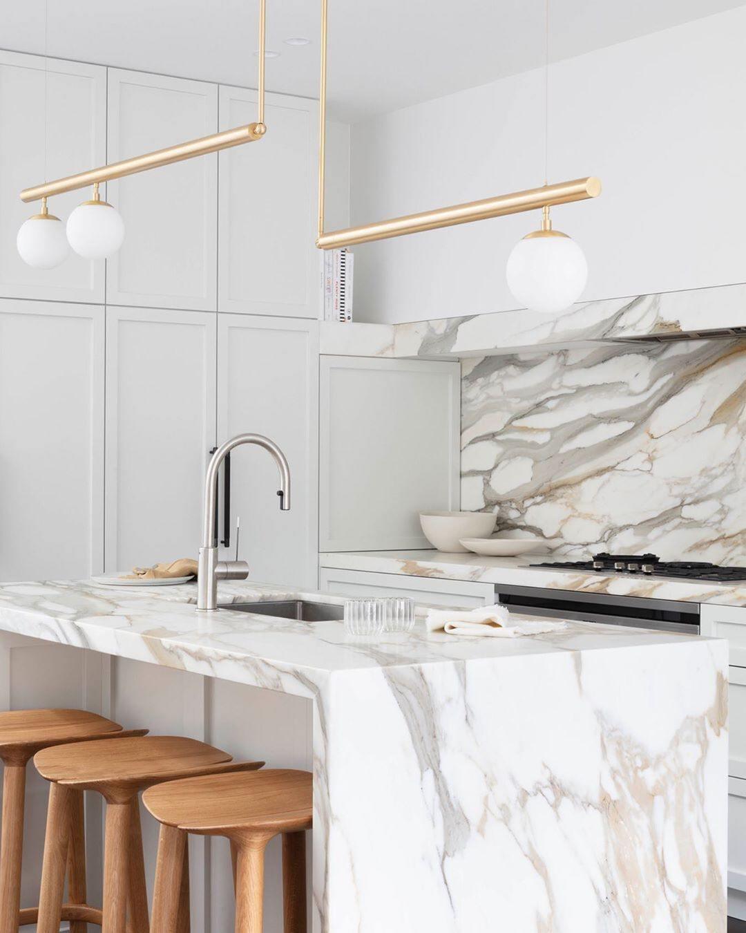 Estix Pendant Lamp Brass Linear Satellite Minimalist-Neutral Decor