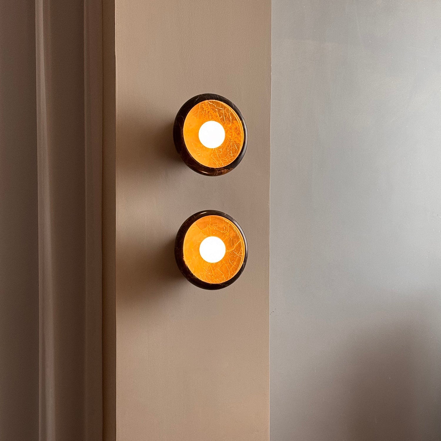 Onvix Natural Onyx Wall Light