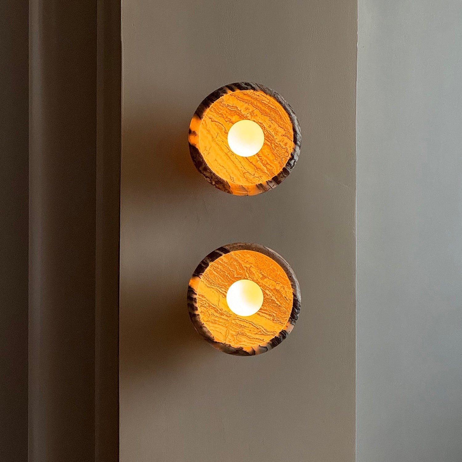 Onvix Natural Onyx Wall Light