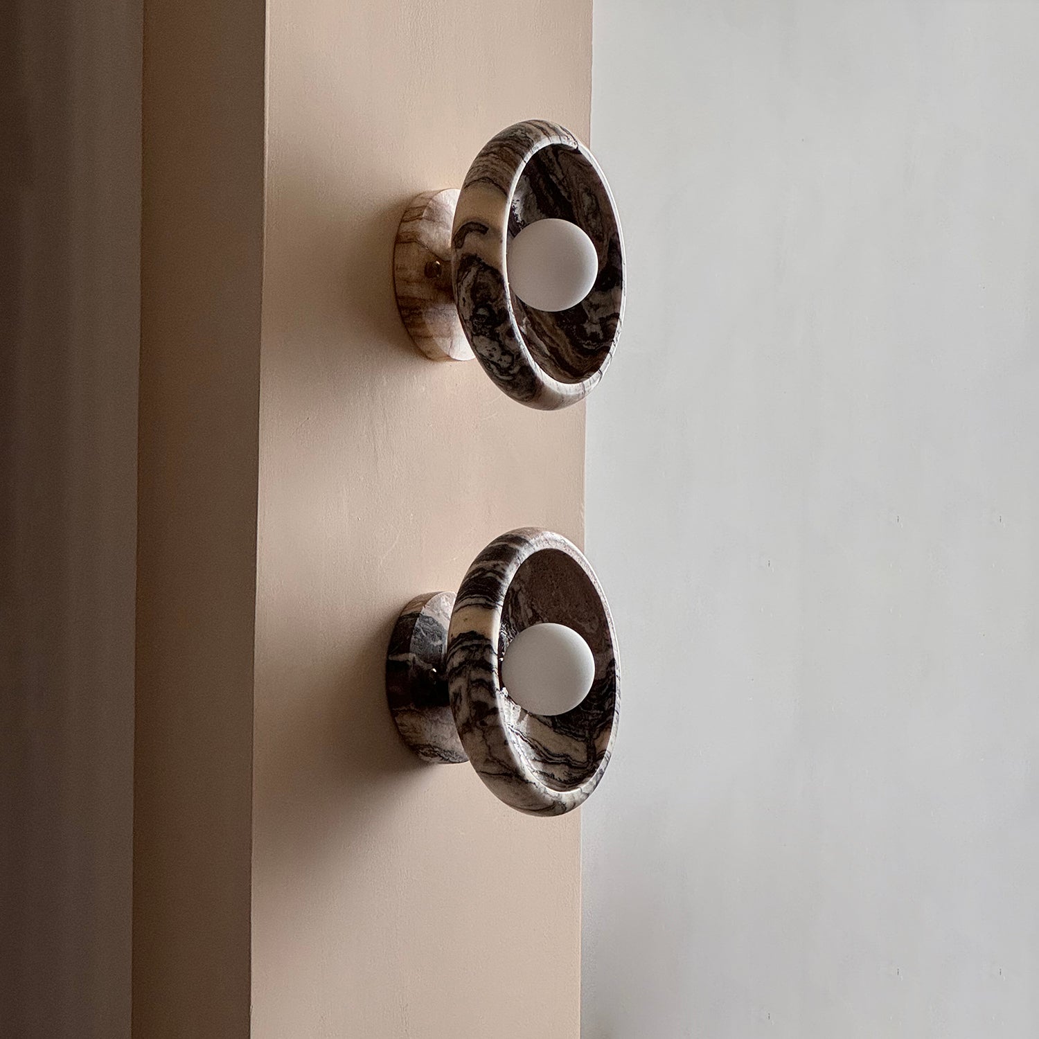 Onvix Natural Onyx Wall Light