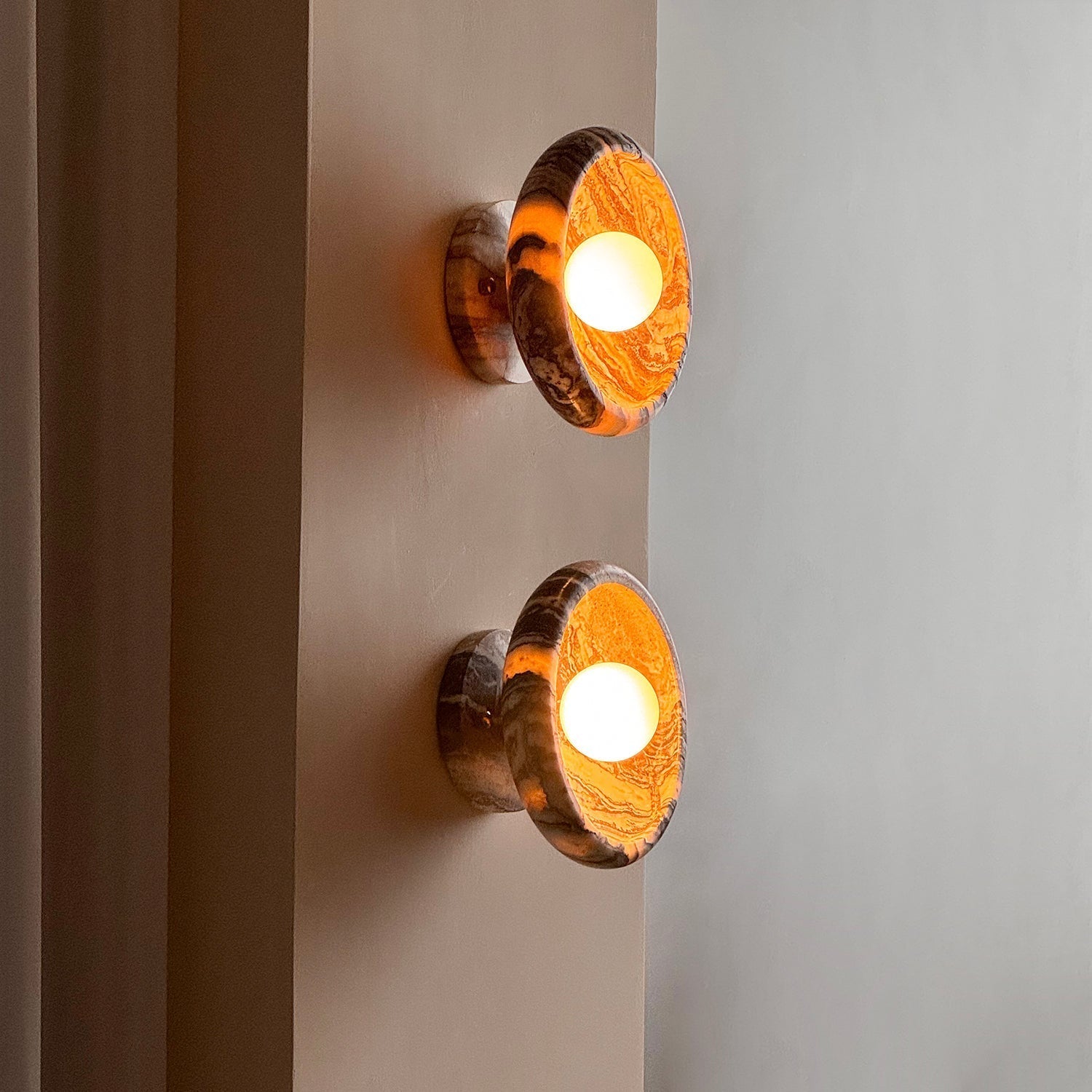 Onvix Natural Onyx Wall Light