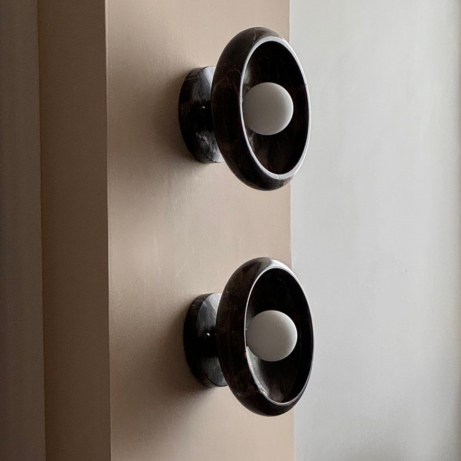 Onvix Natural Onyx Wall Light