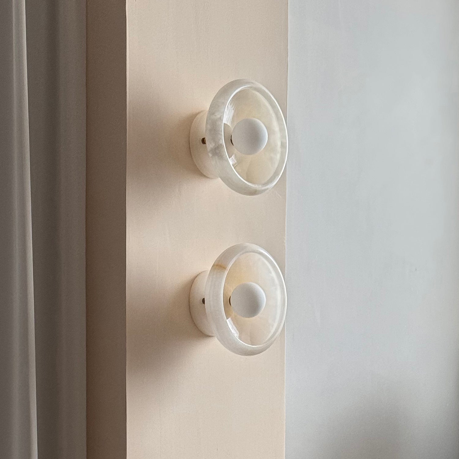 Onvix Natural Onyx Wall Light