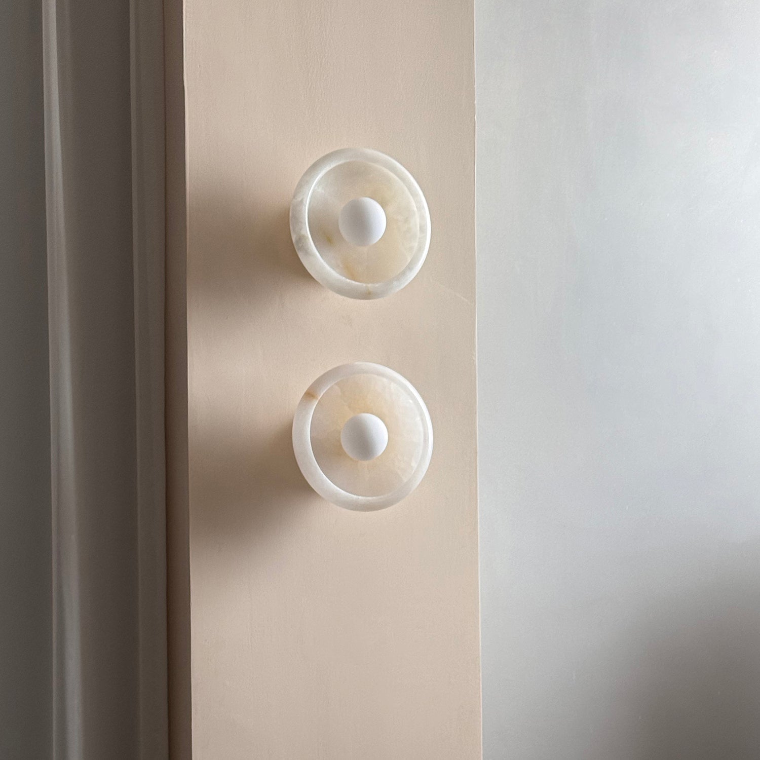 Onvix Natural Onyx Wall Light