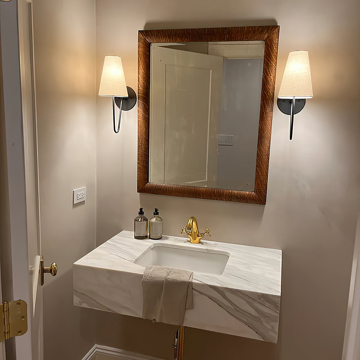 Elowen Wall Lamp