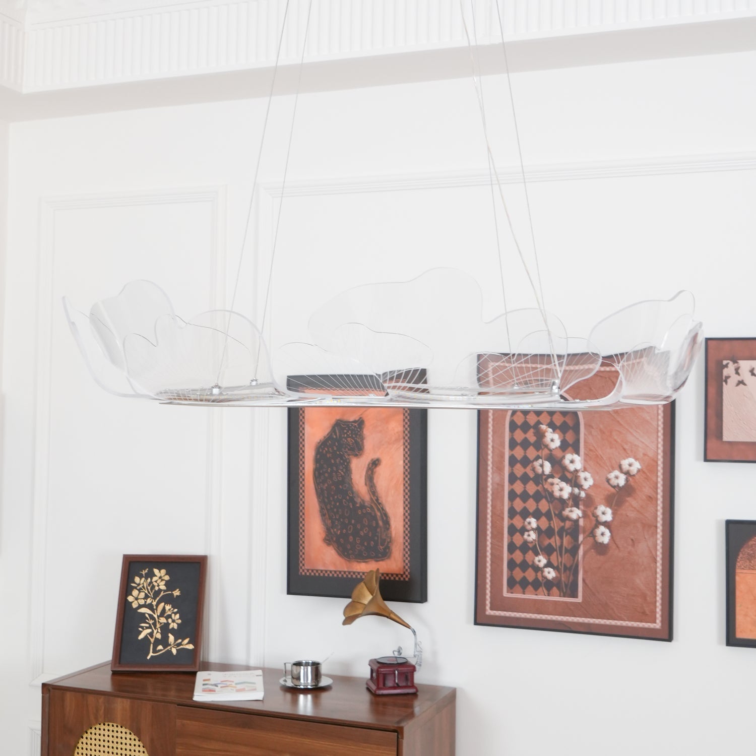 Lustra Pendant Lamp Frosted Acrylic Floral Ring-Neutral Decor