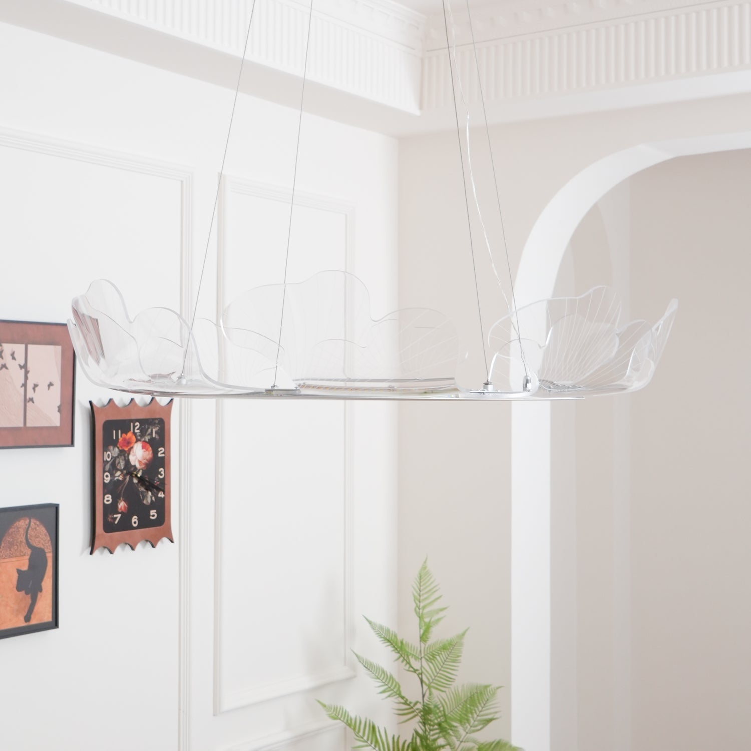 Lustra Pendant Lamp Frosted Acrylic Floral Ring-Neutral Decor