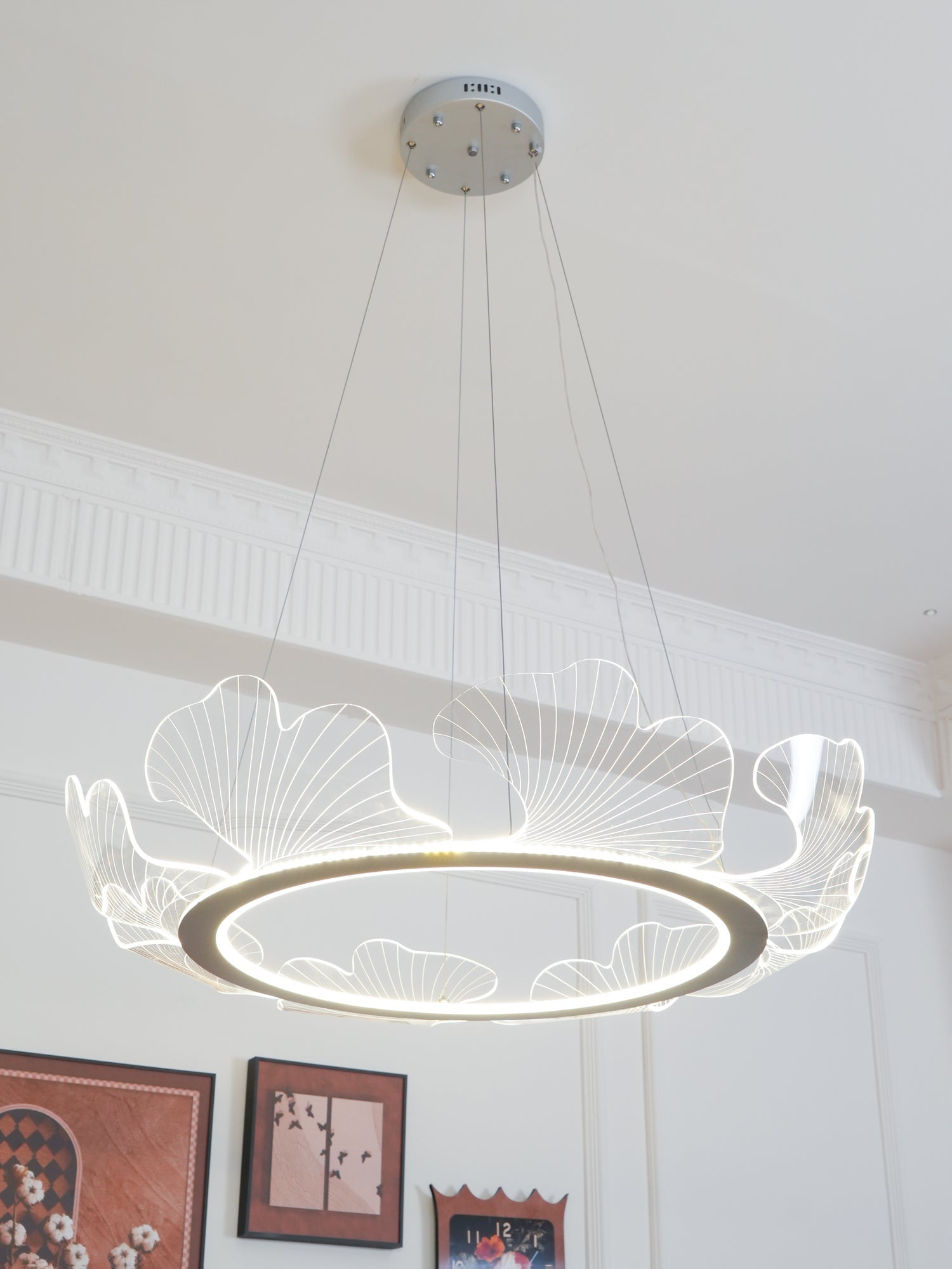 Lustra Pendant Lamp Frosted Acrylic Floral Ring-Neutral Decor
