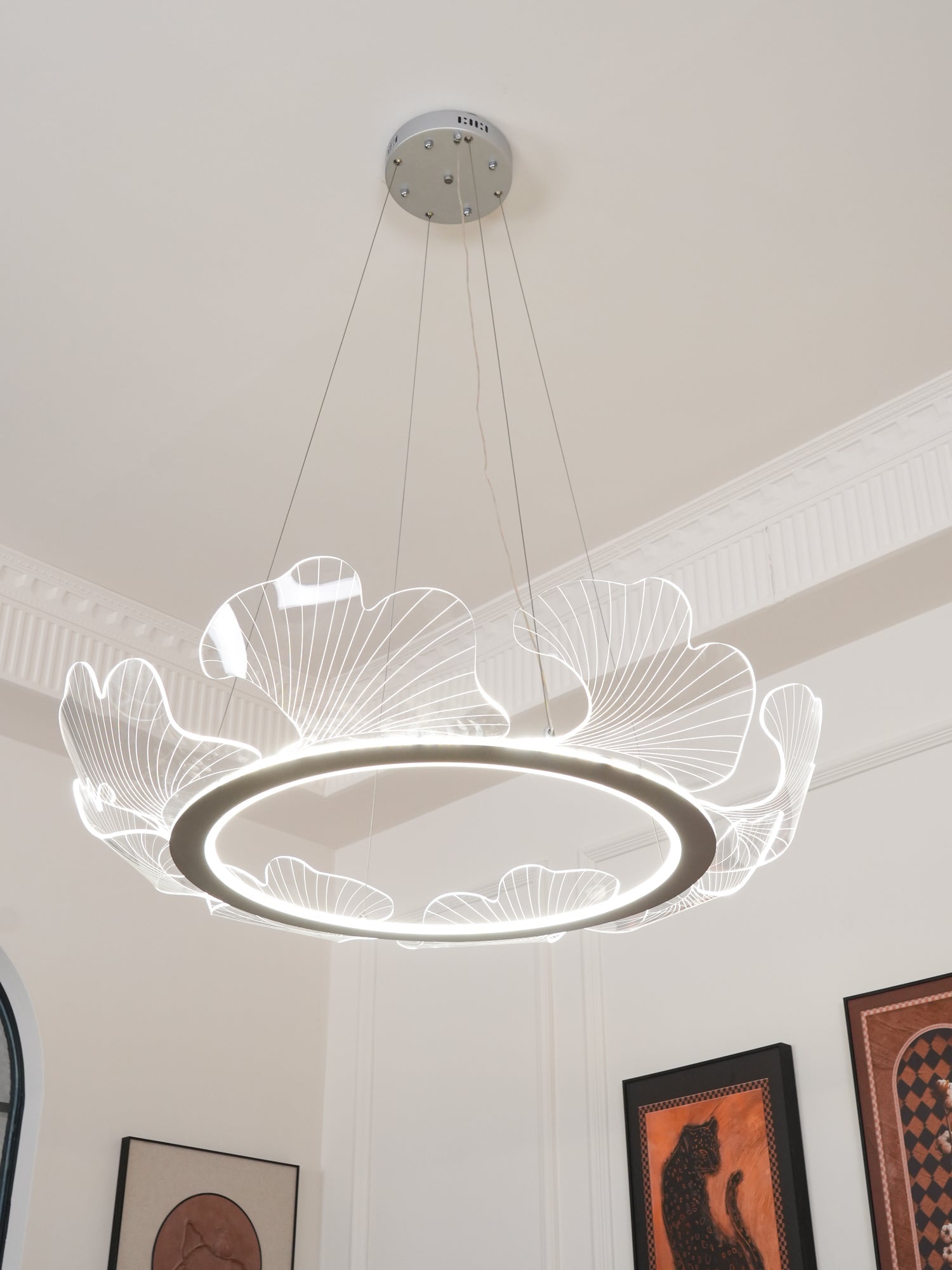 Lustra Pendant Lamp Frosted Acrylic Floral Ring-Neutral Decor