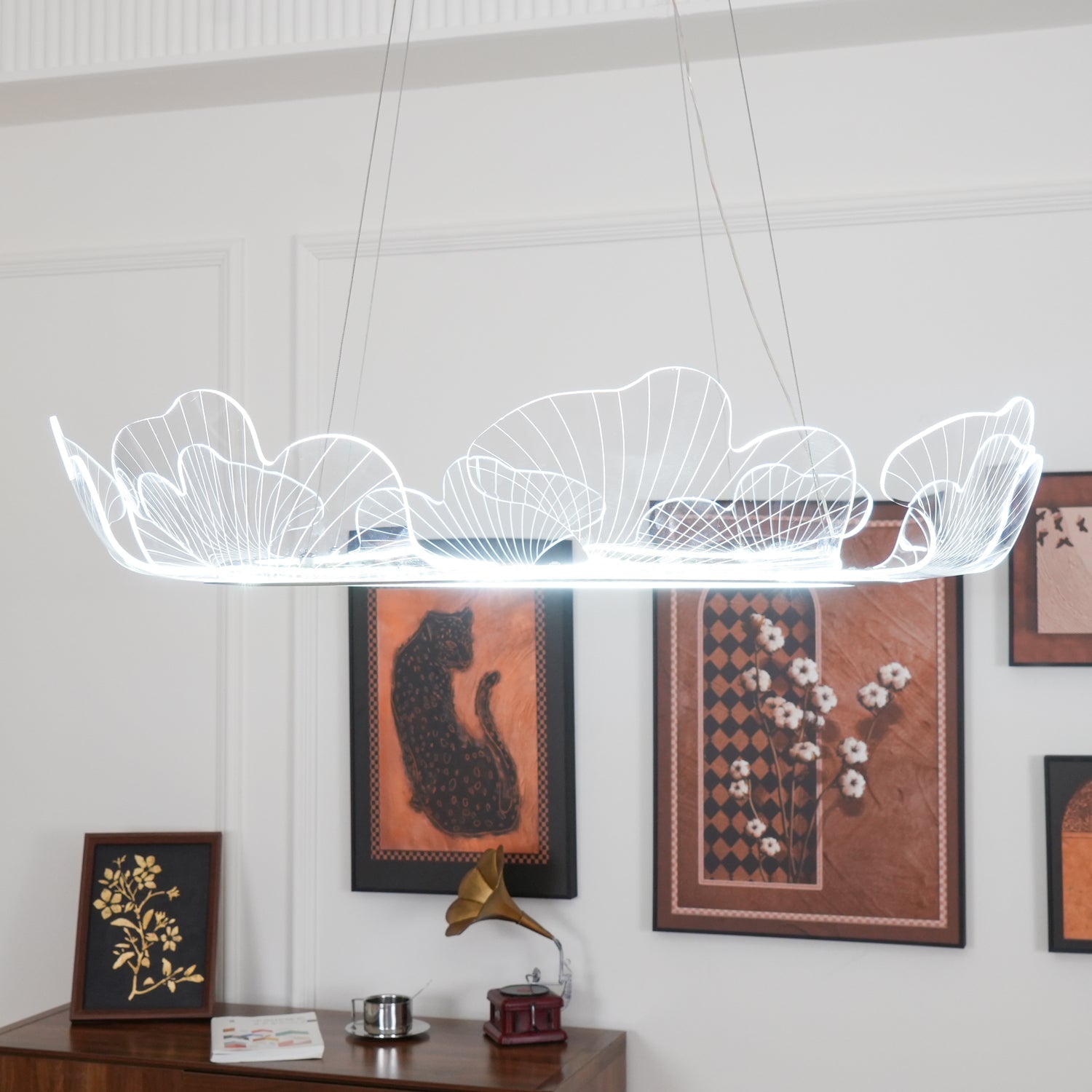 Lustra Pendant Lamp Frosted Acrylic Floral Ring-Neutral Decor