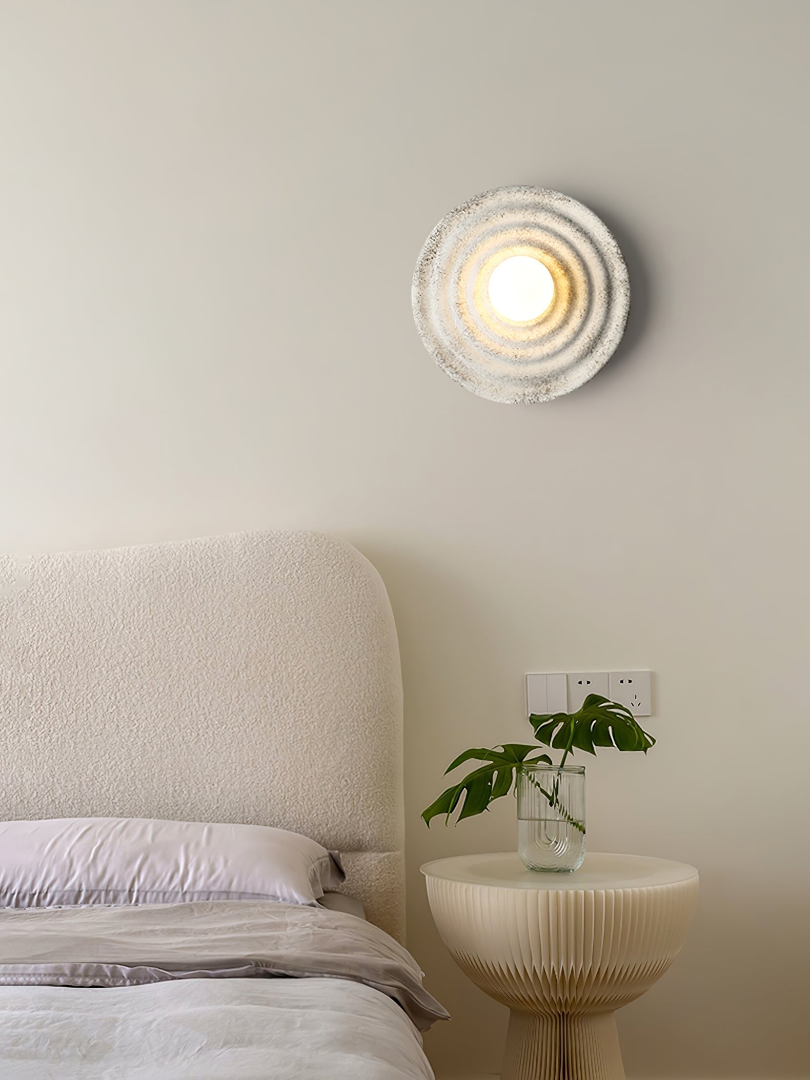 Ersila Modern Minimalist Resin Wall Lamp-Neutral Decor