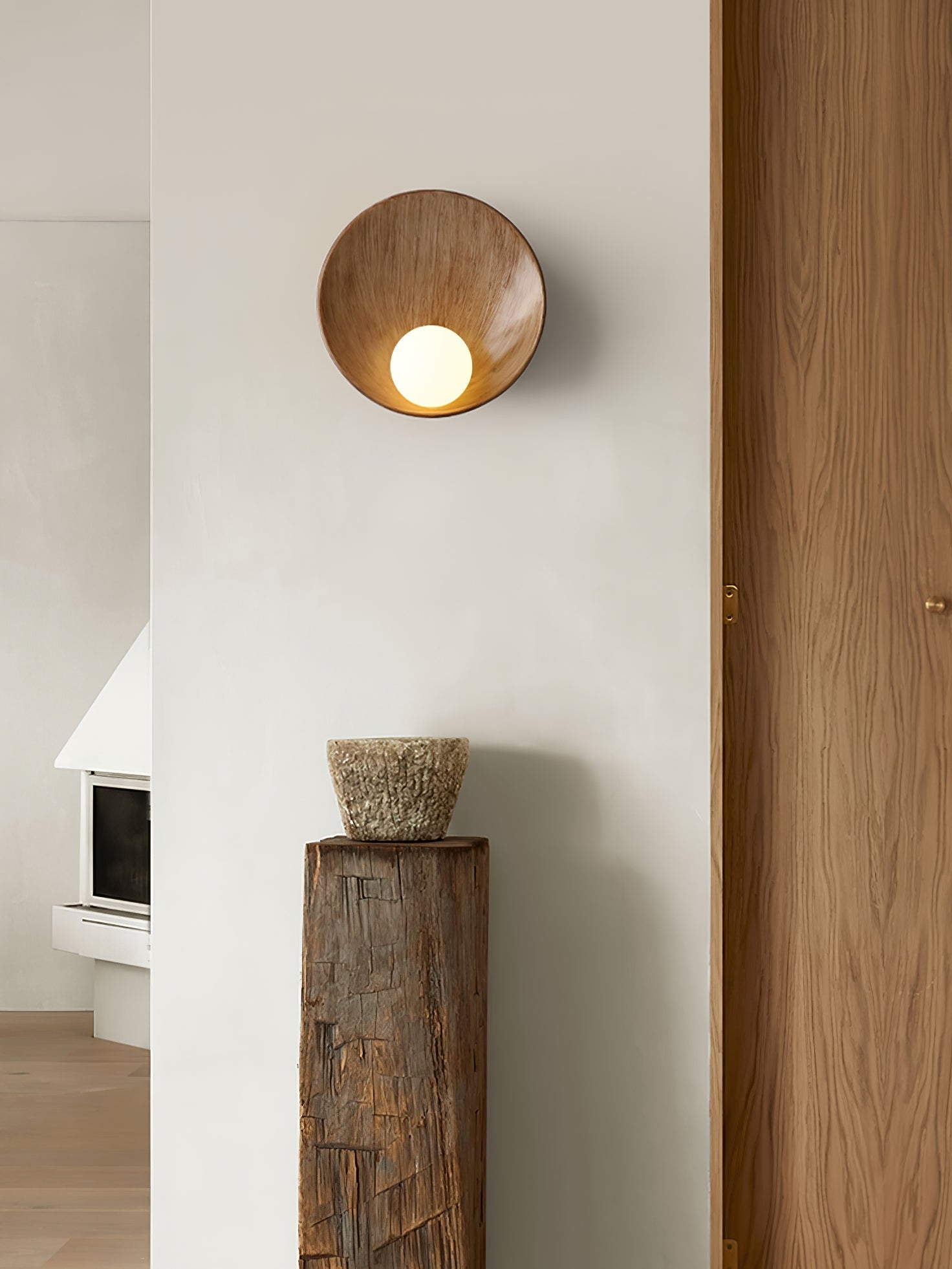 Ersila Modern Minimalist Resin Wall Lamp-Neutral Decor